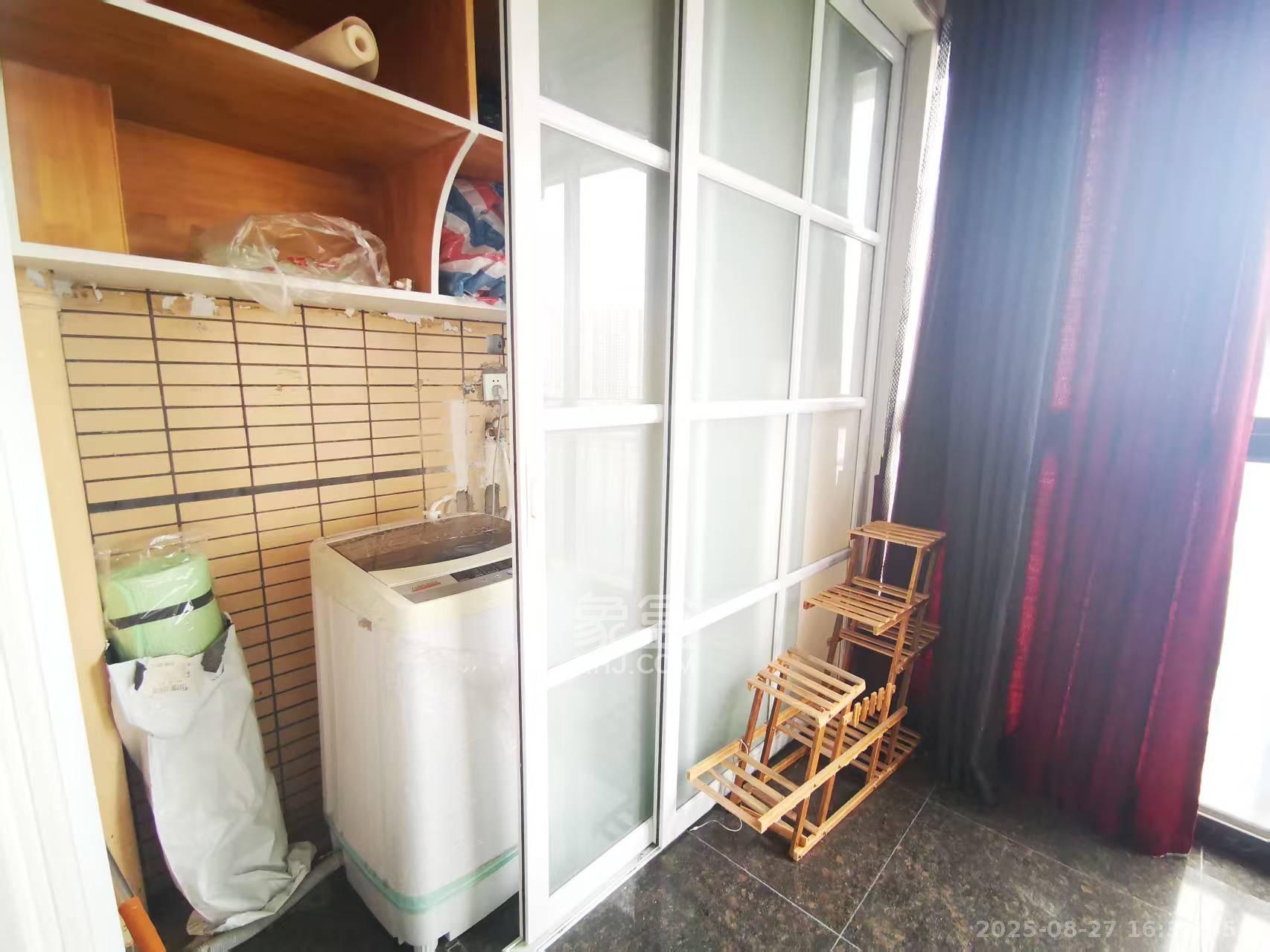 融圣国际  3室1厅2卫    3400.0元/月 融圣国际  3室1厅2卫    3400.0元/月室内图