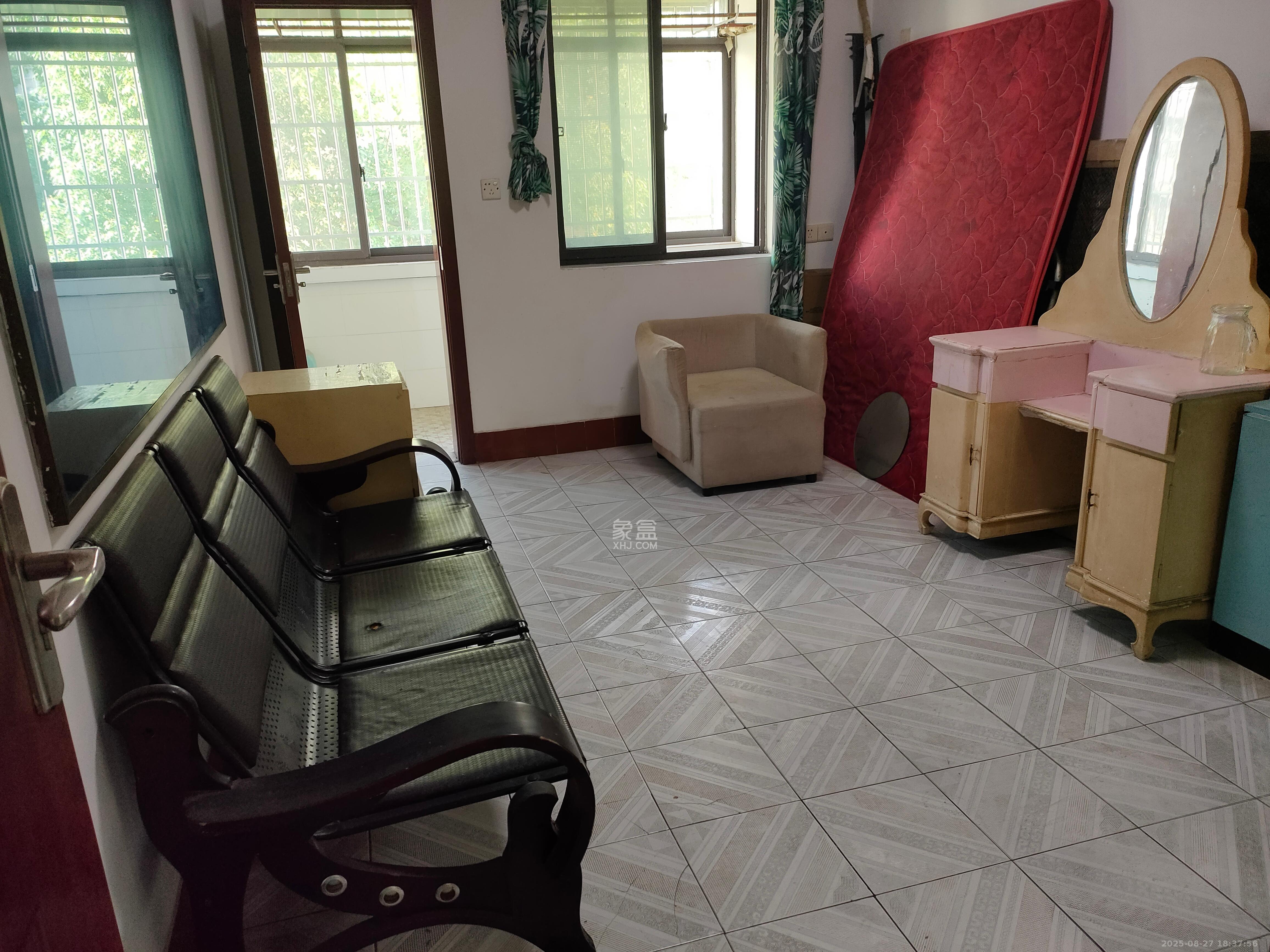 赤岗小区(一二三片) 3室2厅1卫 1500.0元/月 赤岗小区(一二三片) 3室2厅1卫 1500.0元/月室内图