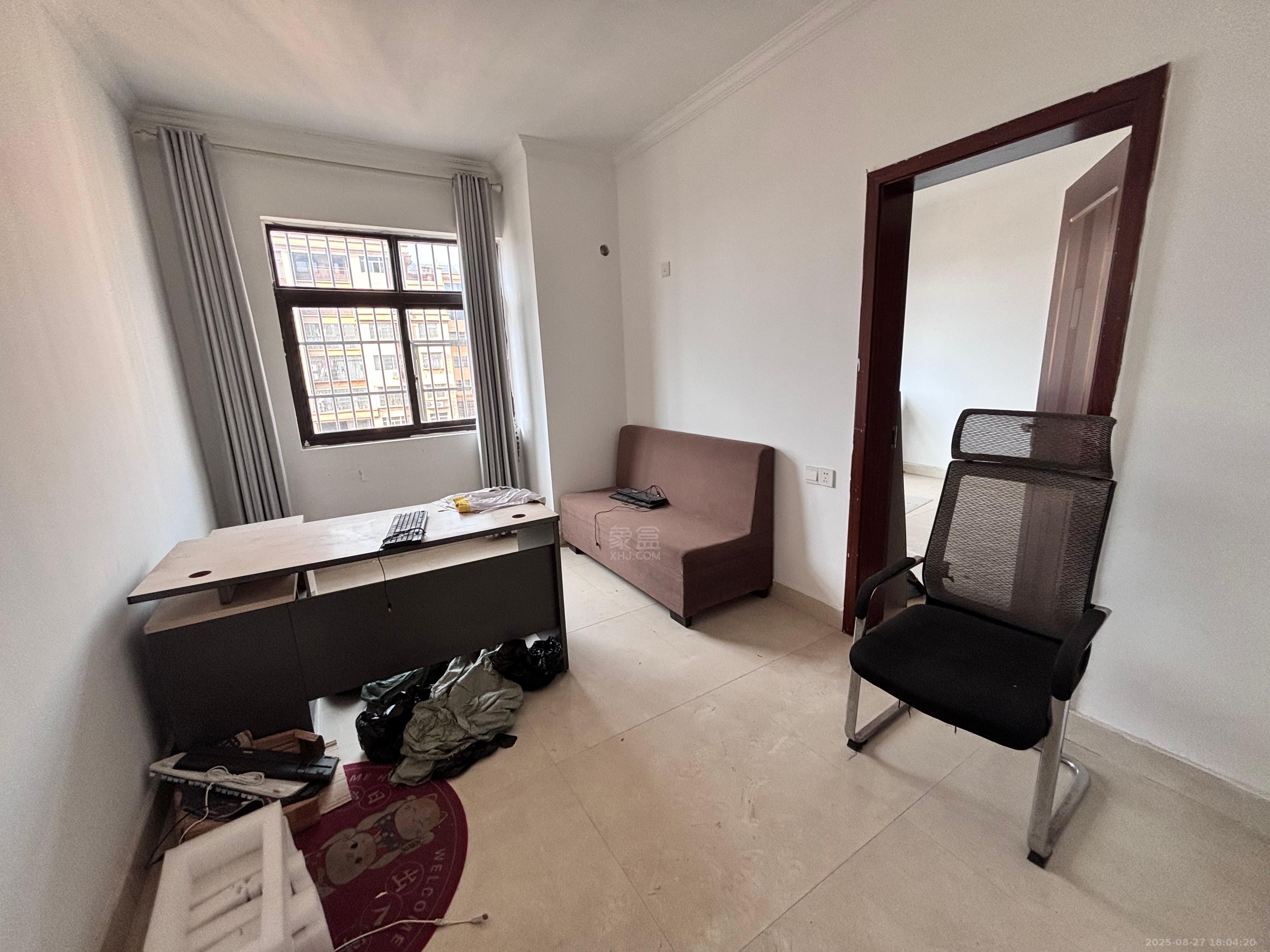 金路小区(杨柳村罗家冲) 4室2厅2卫 1900.0元/月 金路小区(杨柳村罗家冲) 4室2厅2卫 1900.0元/月室内图