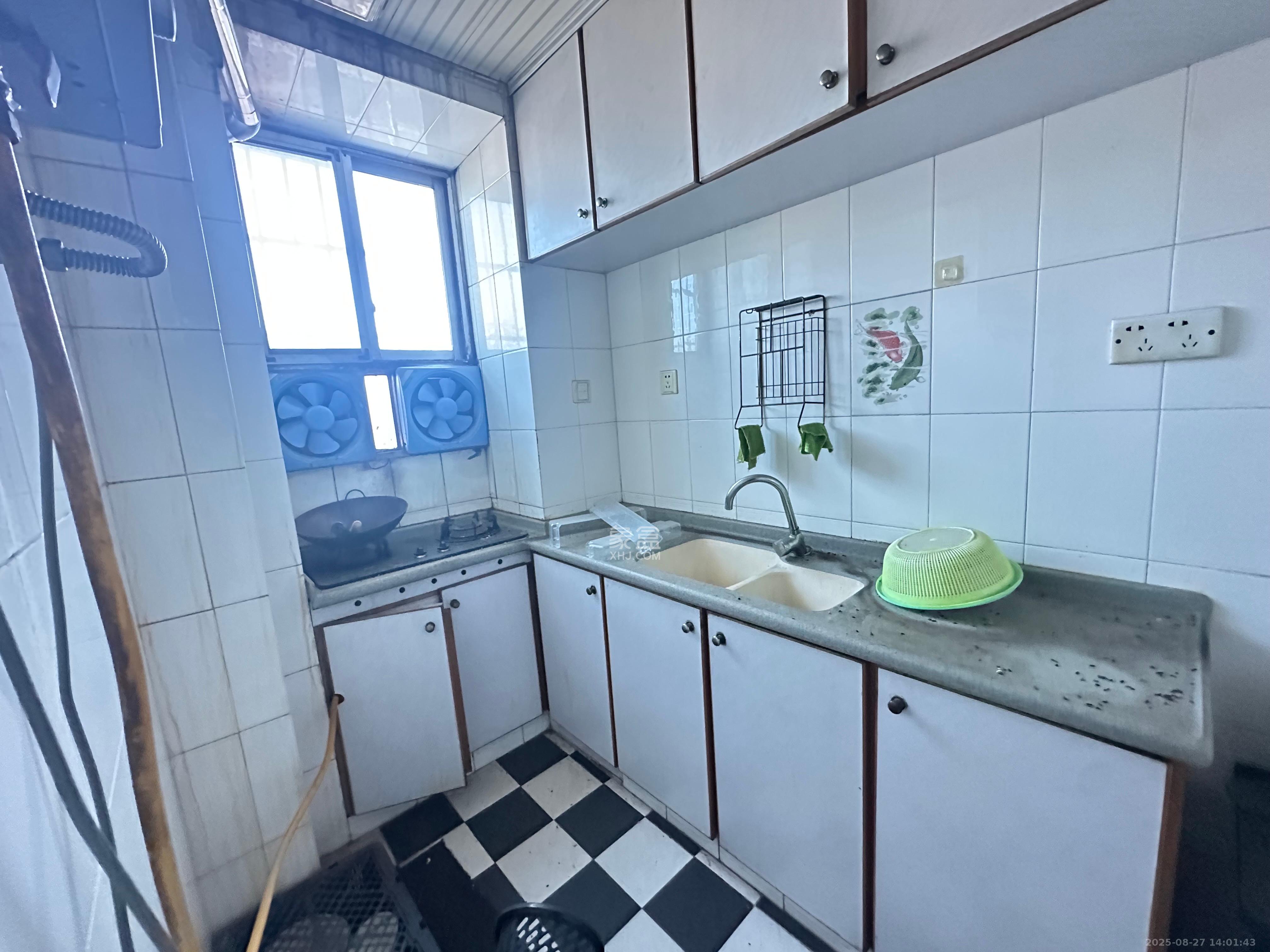 阿弥岭一二片  3室2厅1卫    1300.0元/月 阿弥岭一二片  3室2厅1卫    1300.0元/月室内图