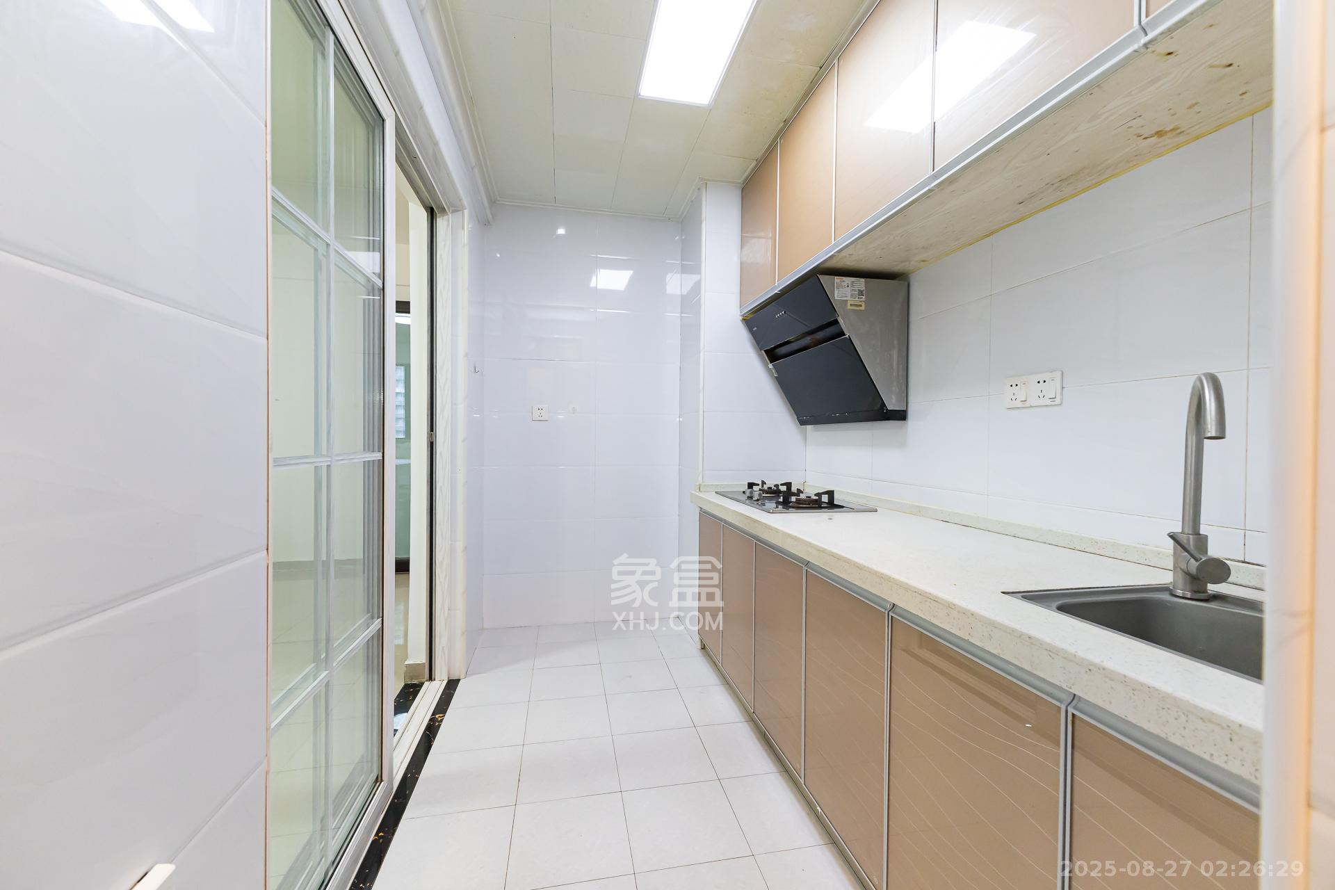 时代倾城三期  3室2厅1卫    92.8万 时代倾城三期  3室2厅1卫    92.8万厨房