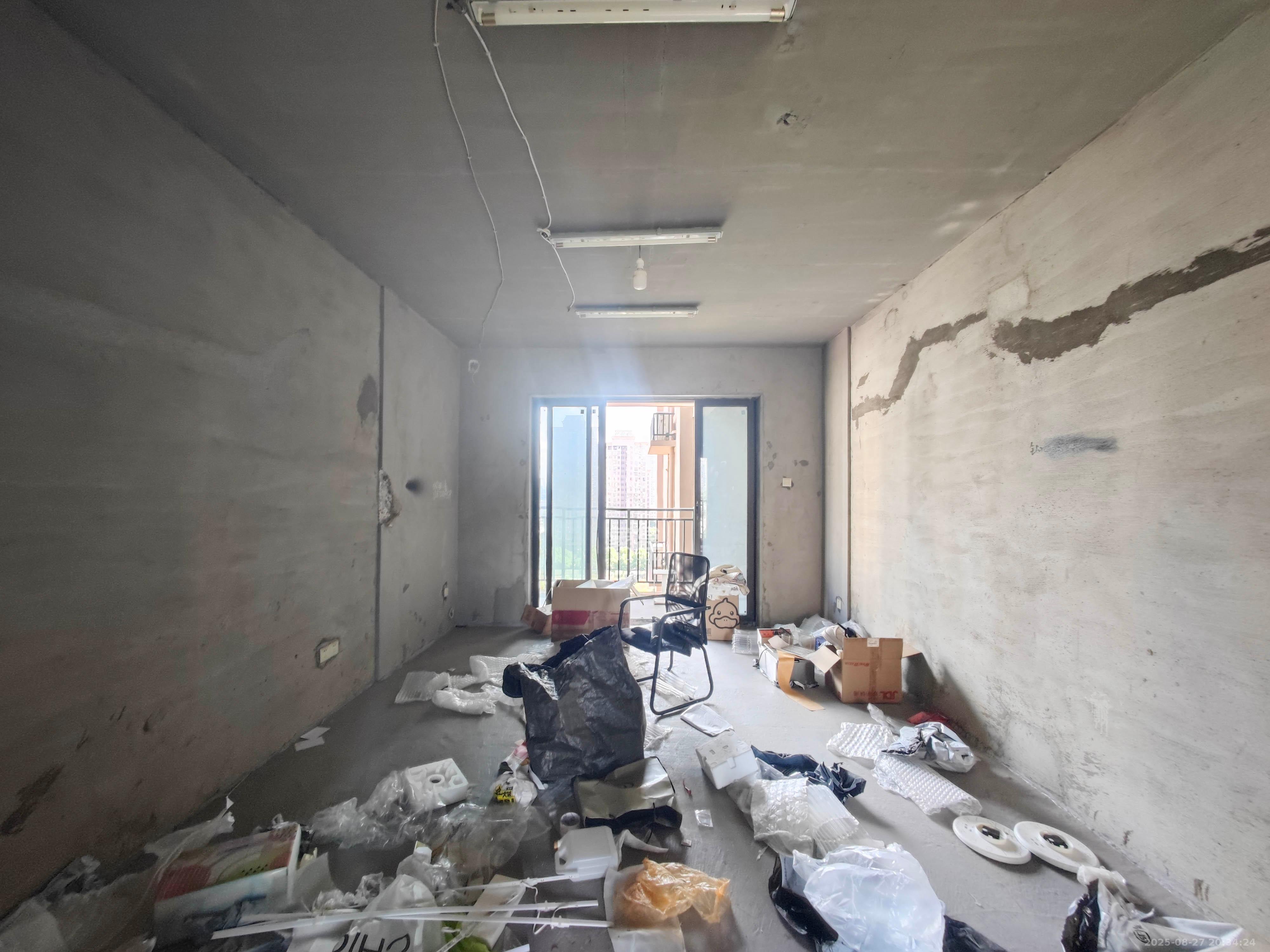 云开壹品樾玺  4室2厅2卫    132.0万 云开壹品樾玺  4室2厅2卫    132.0万客厅