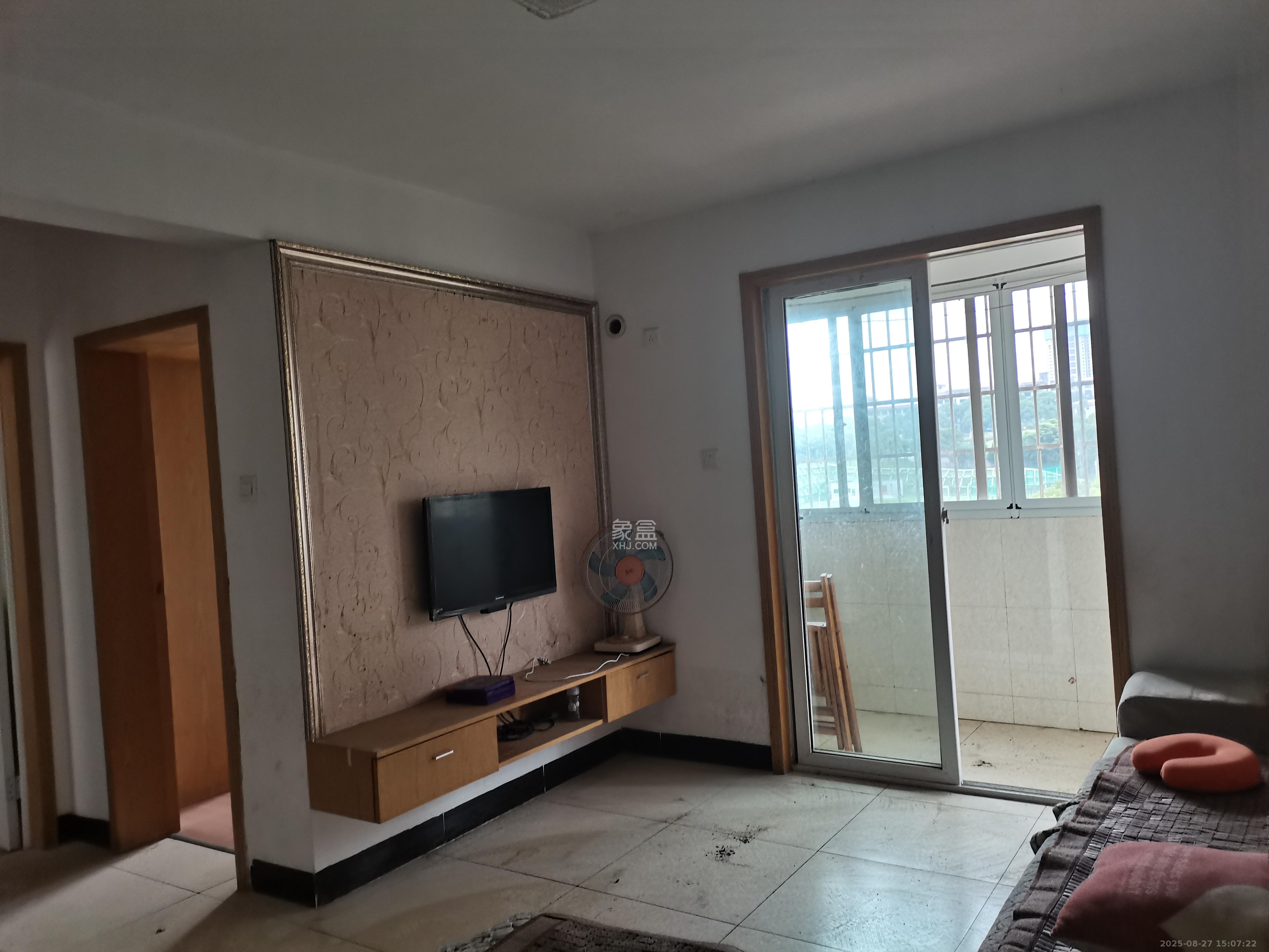 长房凤凰佳园 1室1厅1卫 1300.0元/月 长房凤凰佳园 1室1厅1卫 1300.0元/月室内图