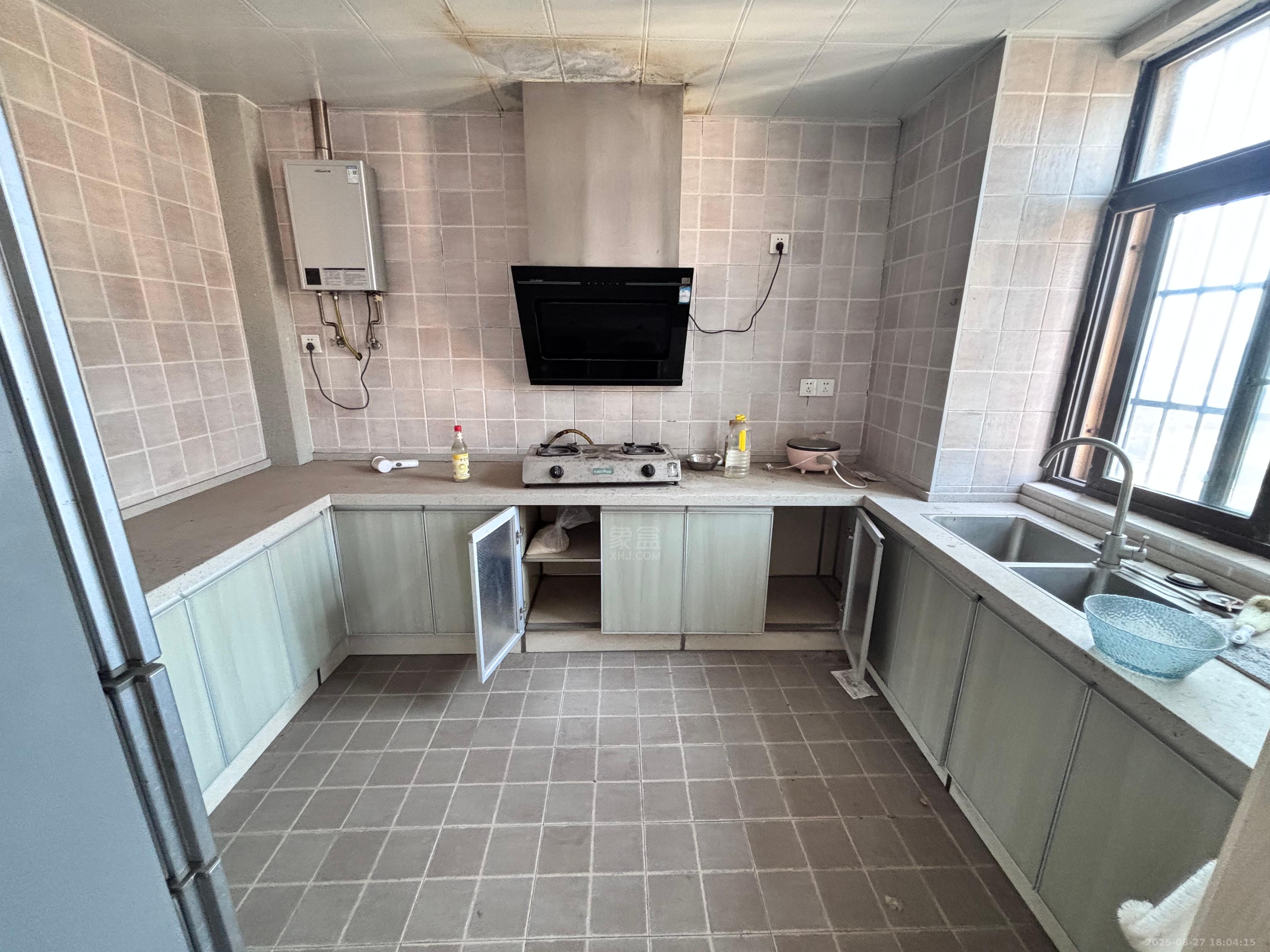 金路小区(杨柳村罗家冲) 4室2厅2卫 1900.0元/月 金路小区(杨柳村罗家冲) 4室2厅2卫 1900.0元/月室内图