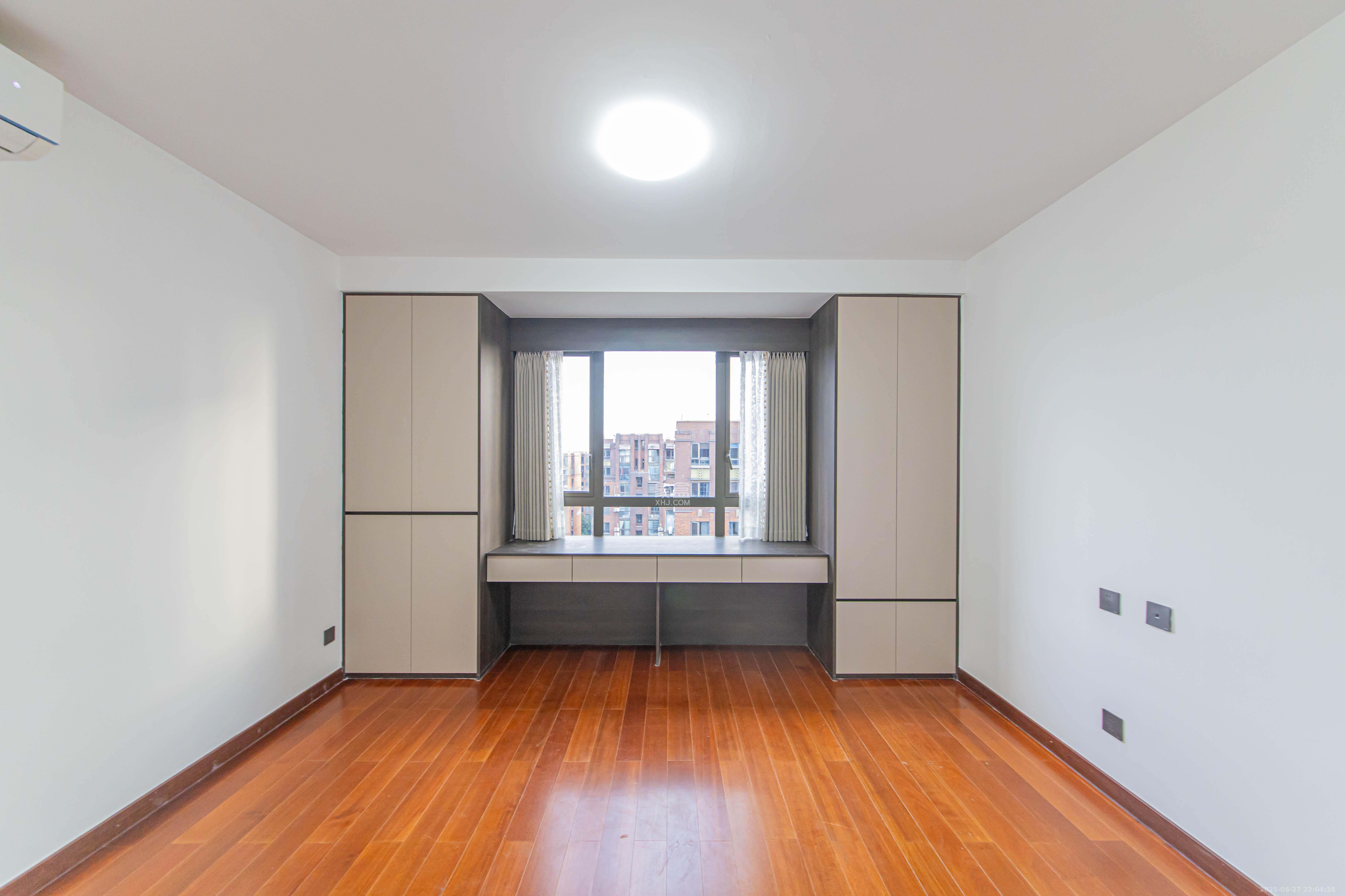 绿地公馆(绿地名邸)  4室2厅3卫    205.0万 绿地公馆(绿地名邸)  4室2厅3卫    205.0万卧室