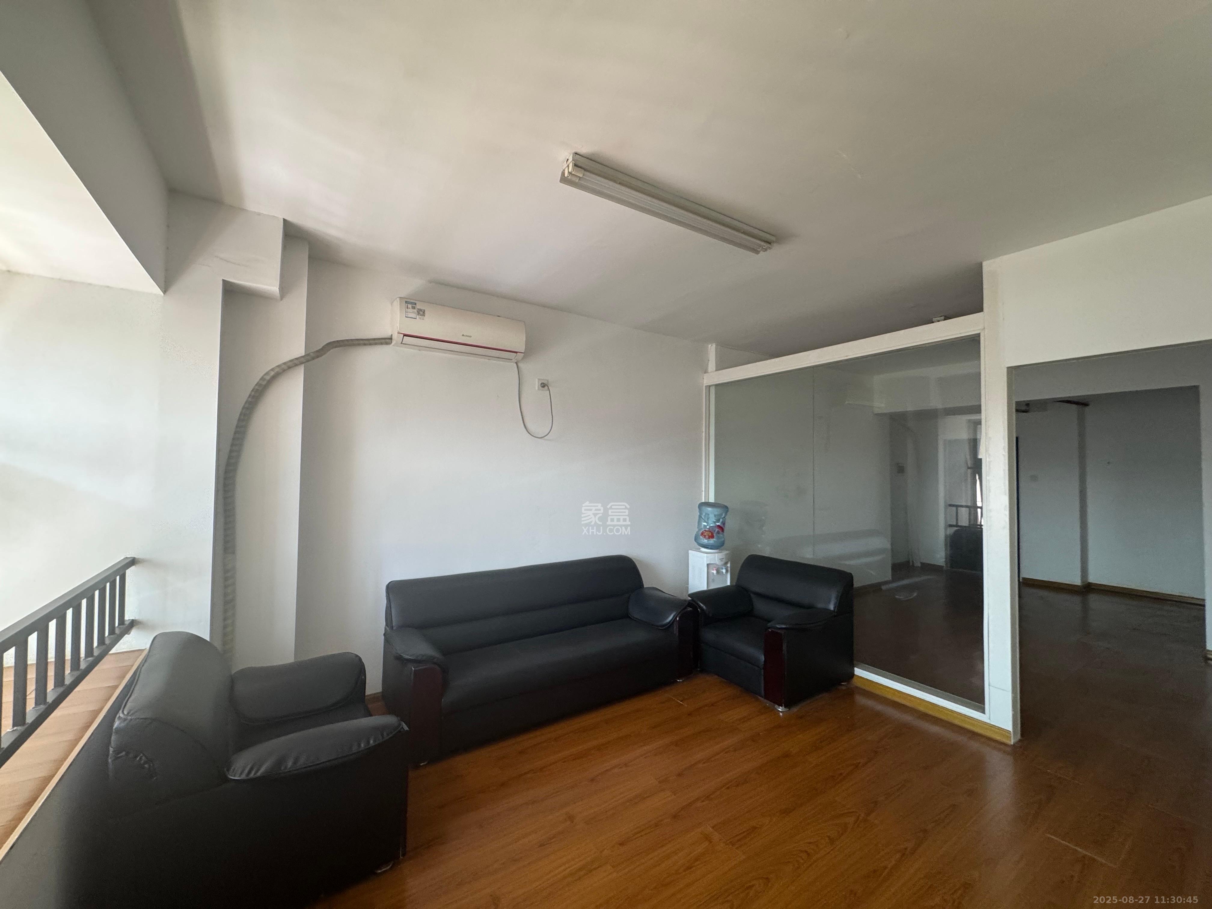 蓝湾国际广场 1室0厅0卫 3600.0元/月 蓝湾国际广场 1室0厅0卫 3600.0元/月室内图