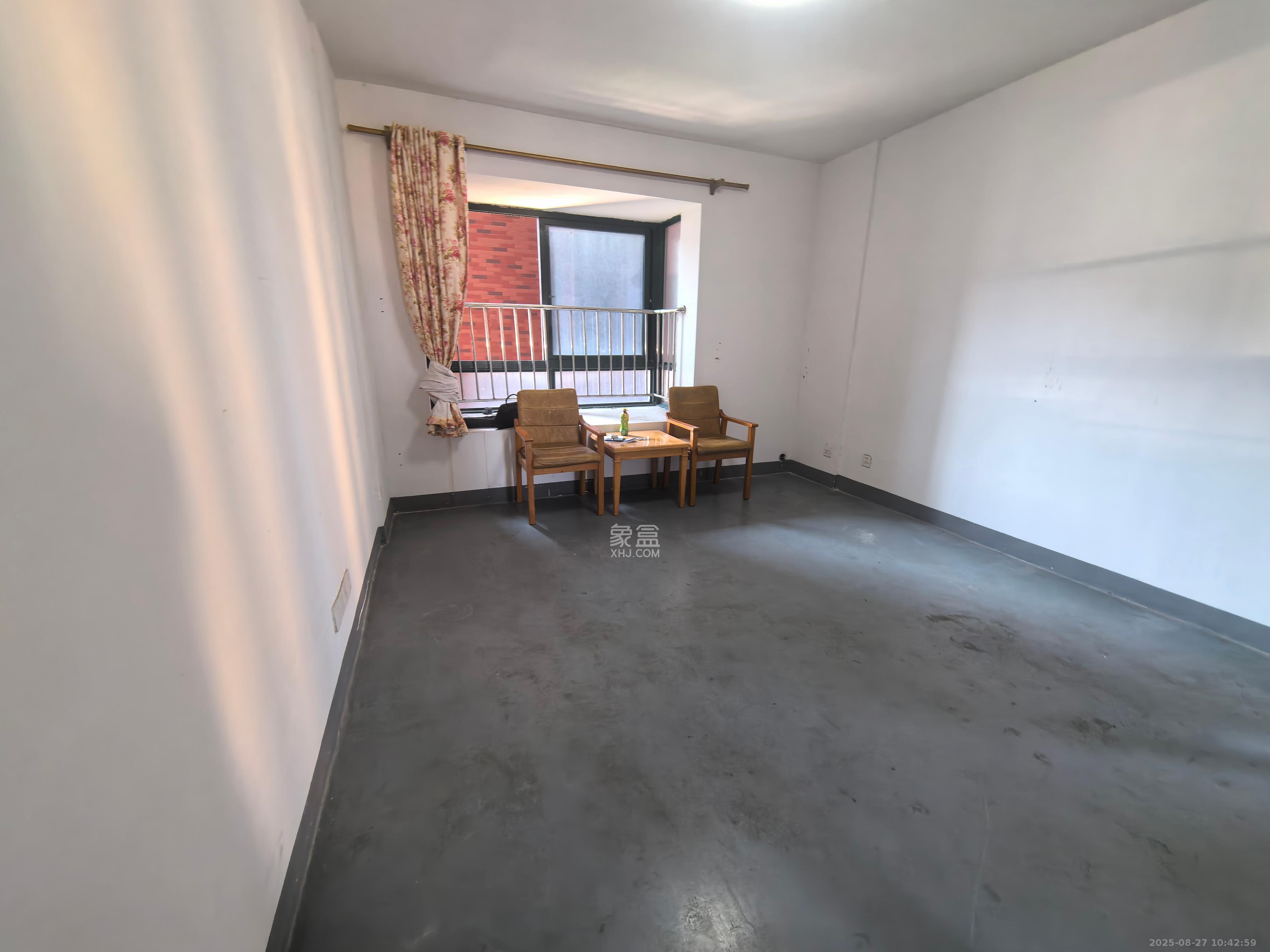 东玺门  3室1厅1卫    2000.0元/月 东玺门  3室1厅1卫    2000.0元/月