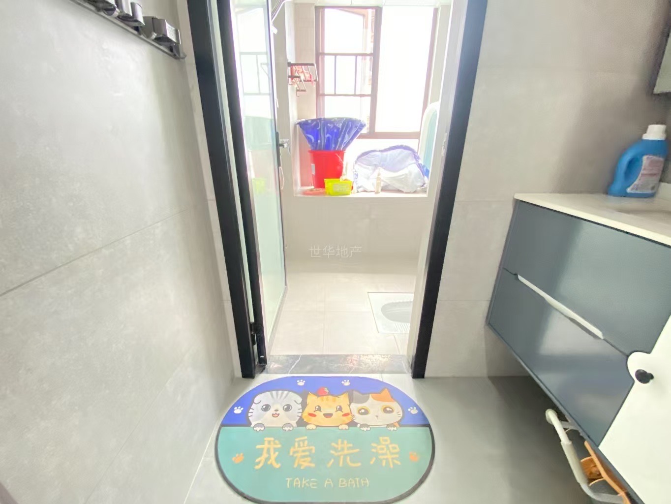 东宸江山里  4室2厅2卫   98.00万客厅
