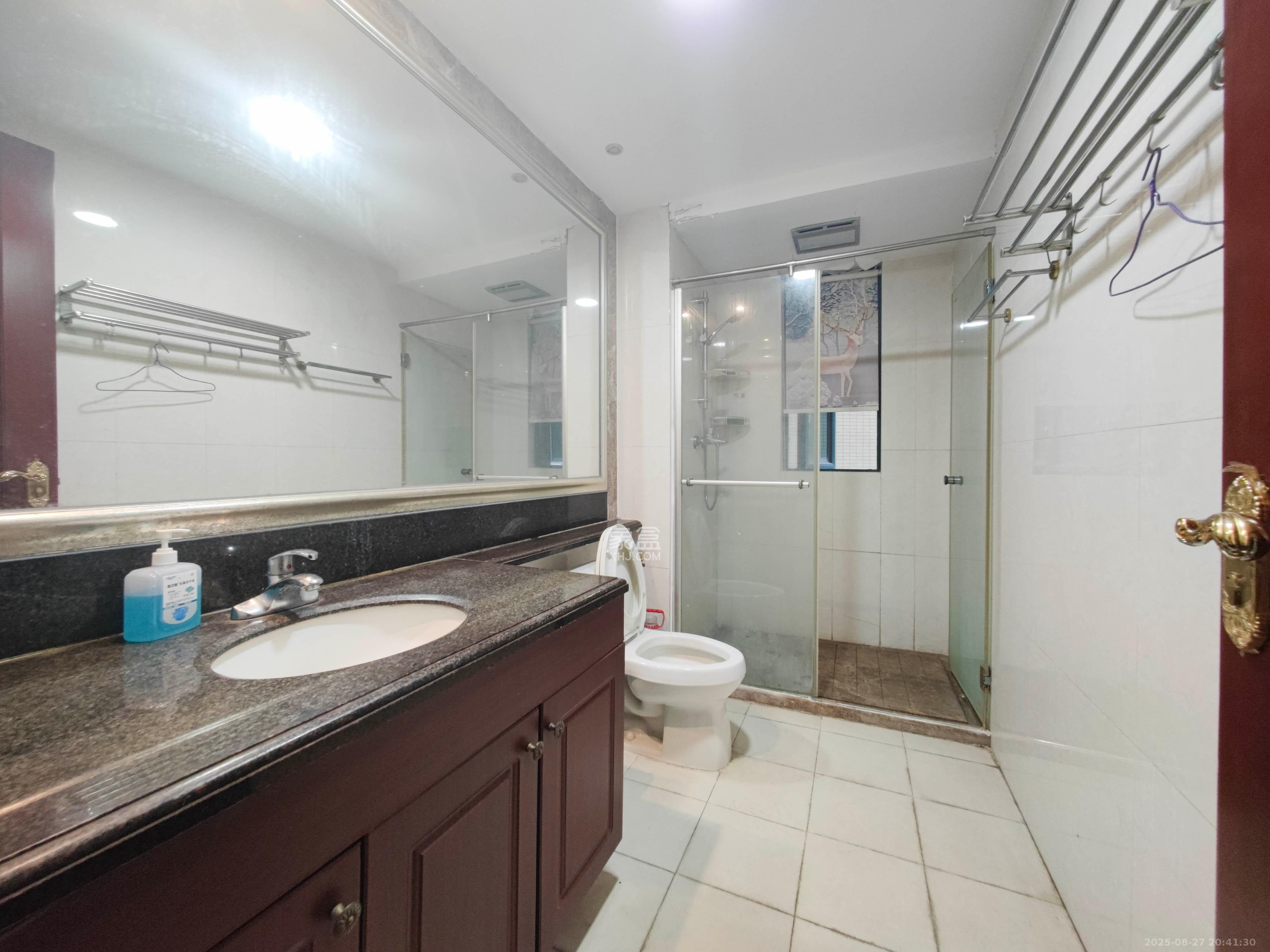 恒大城  3室2厅2卫    96.0万卫生间