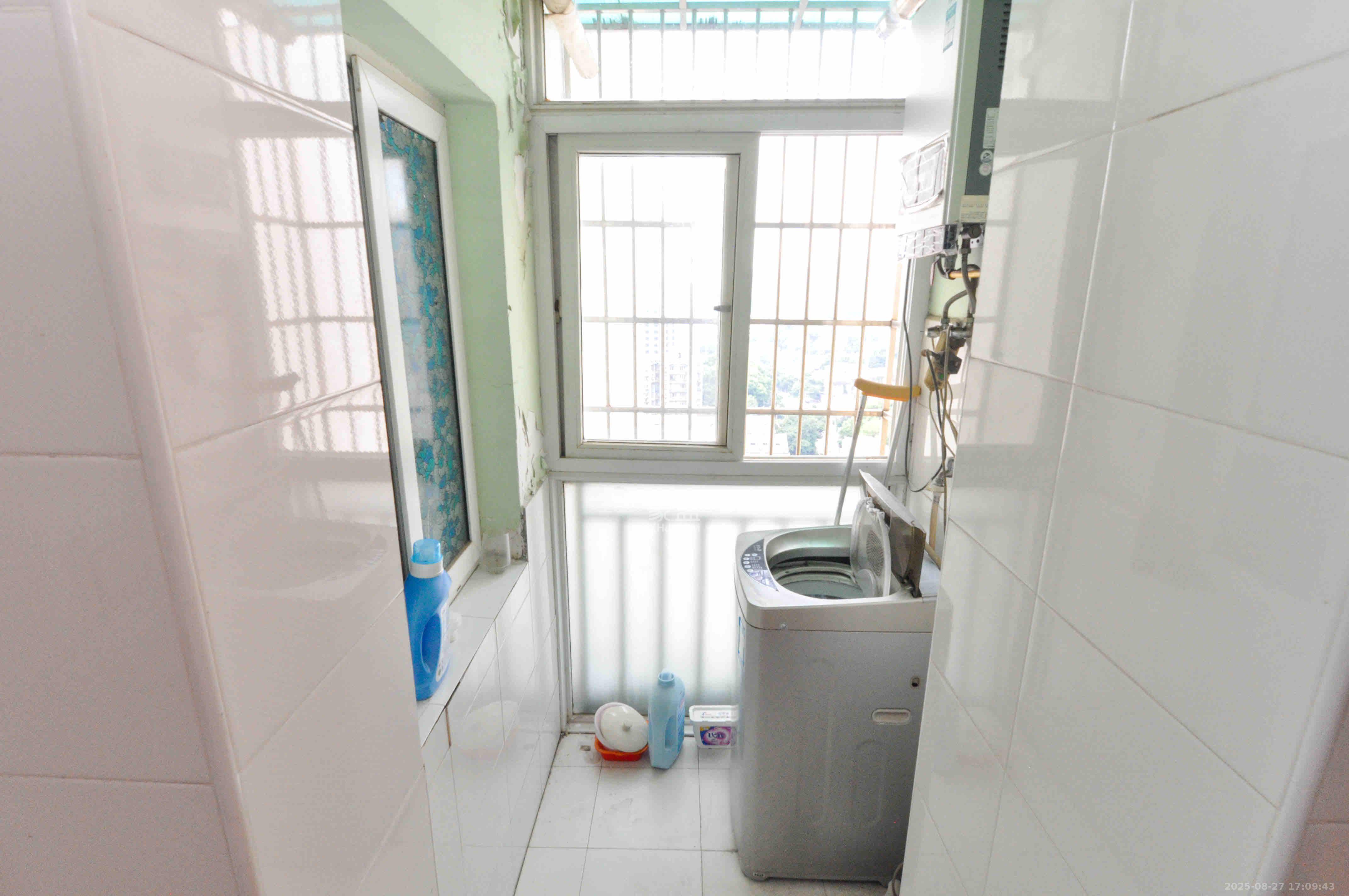 嘉逸名庭  2室2厅1卫    2400.0元/月 嘉逸名庭  2室2厅1卫    2400.0元/月室内图