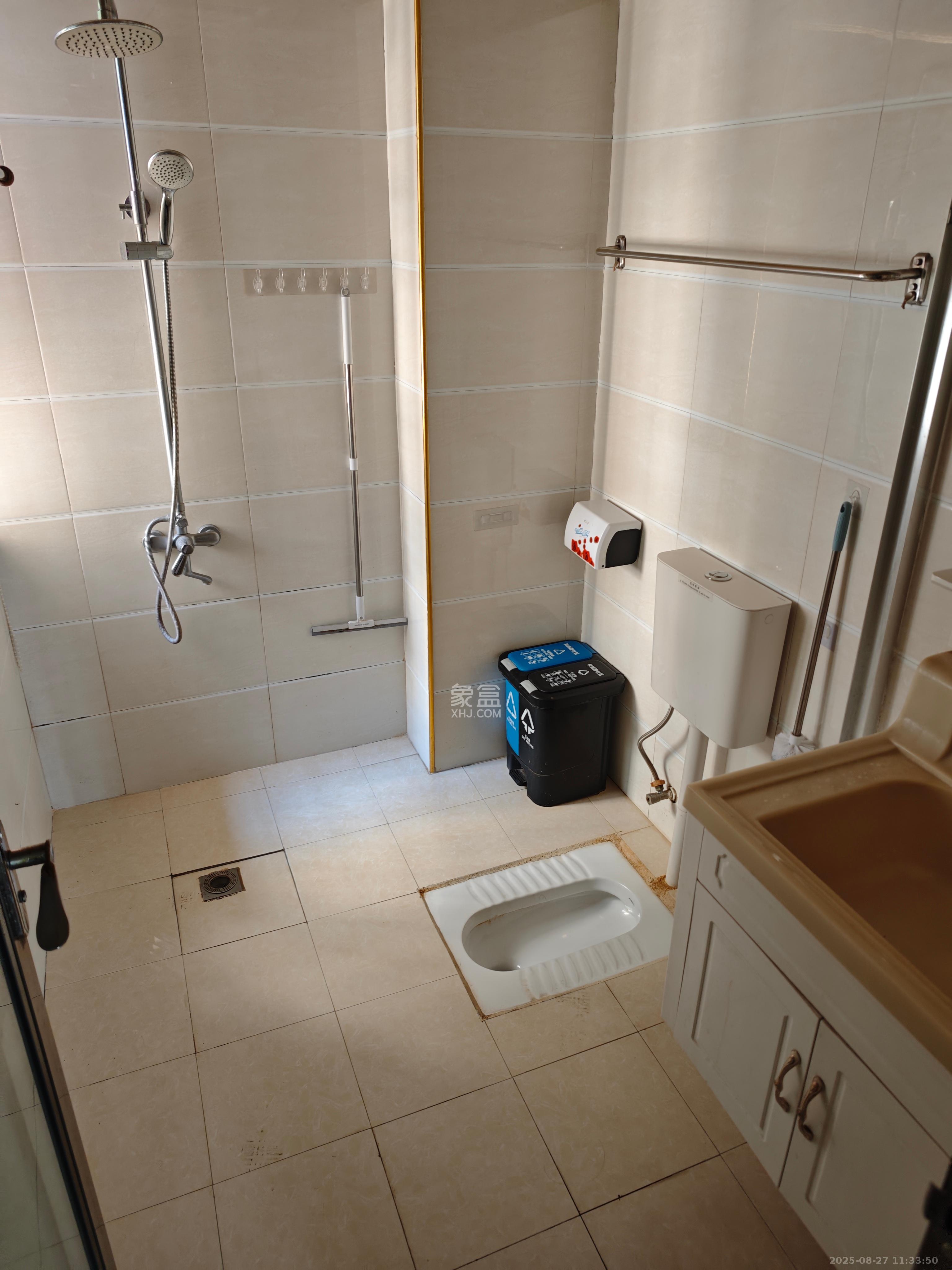 和润园一、二期 3室1厅1卫 2000.0元/月 和润园一、二期 3室1厅1卫 2000.0元/月室内图