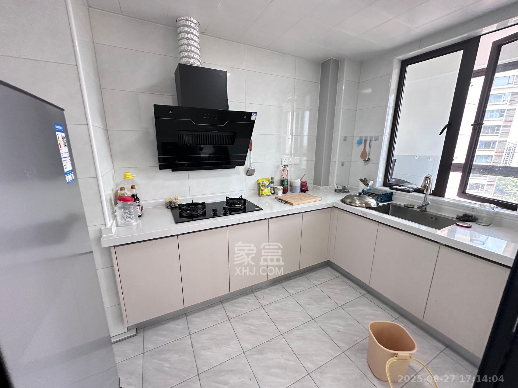 长房明宸府  3室2厅2卫    2200.0元/月 长房明宸府  3室2厅2卫    2200.0元/月室内图