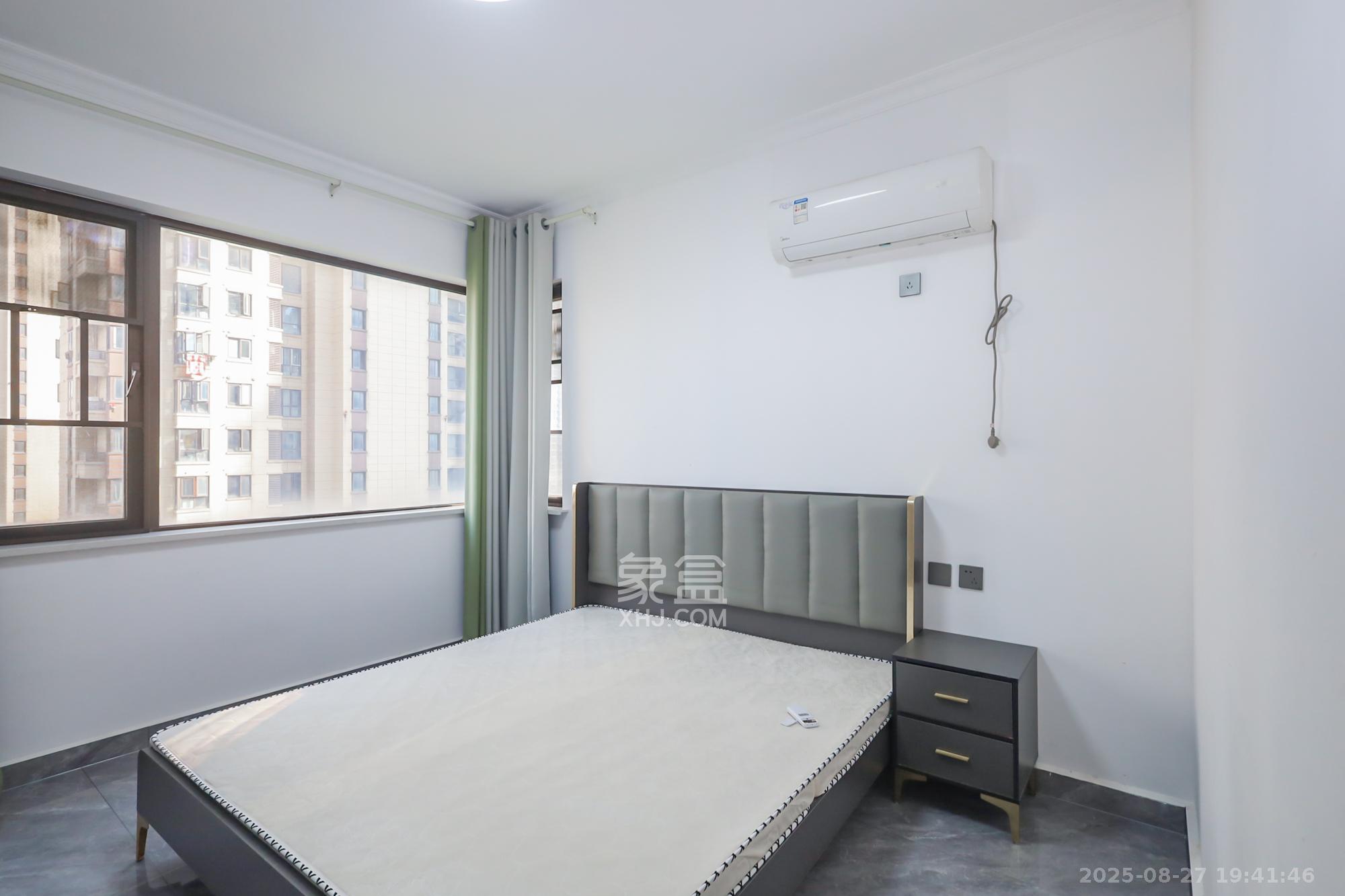 保利西海岸A区  4室2厅2卫    208.0万卧室