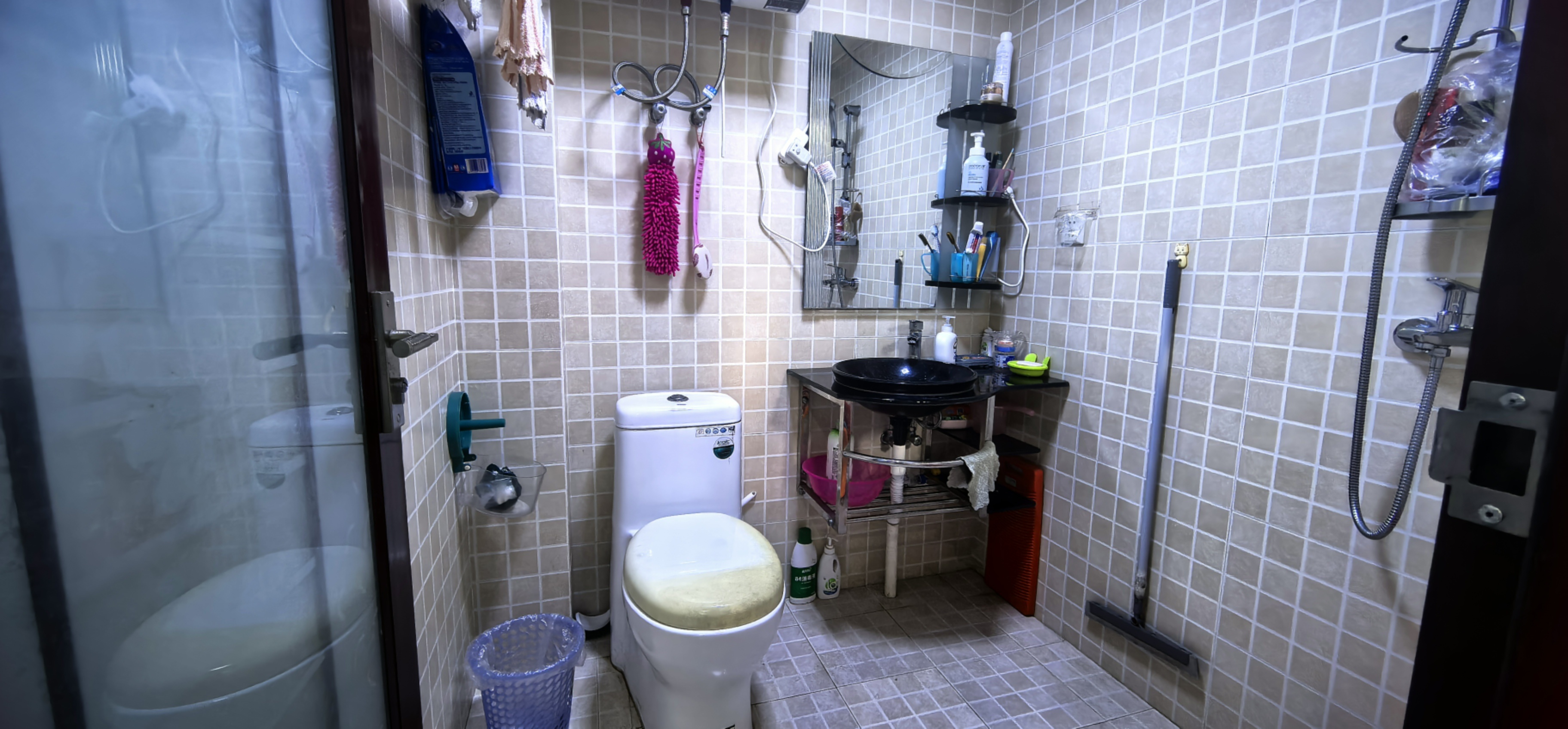 金茂滨江温泉花园 1室1厅1卫 42.0万 金茂滨江温泉花园 1室1厅1卫 42.0万客厅