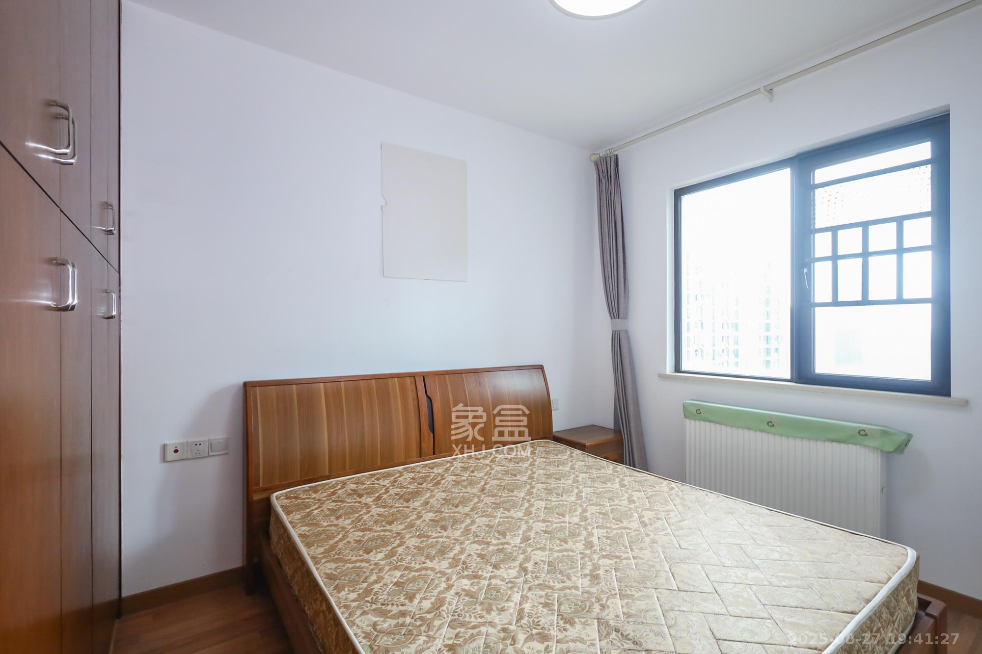 保利西海岸B区  3室2厅1卫    125.0万 保利西海岸B区  3室2厅1卫    125.0万卧室