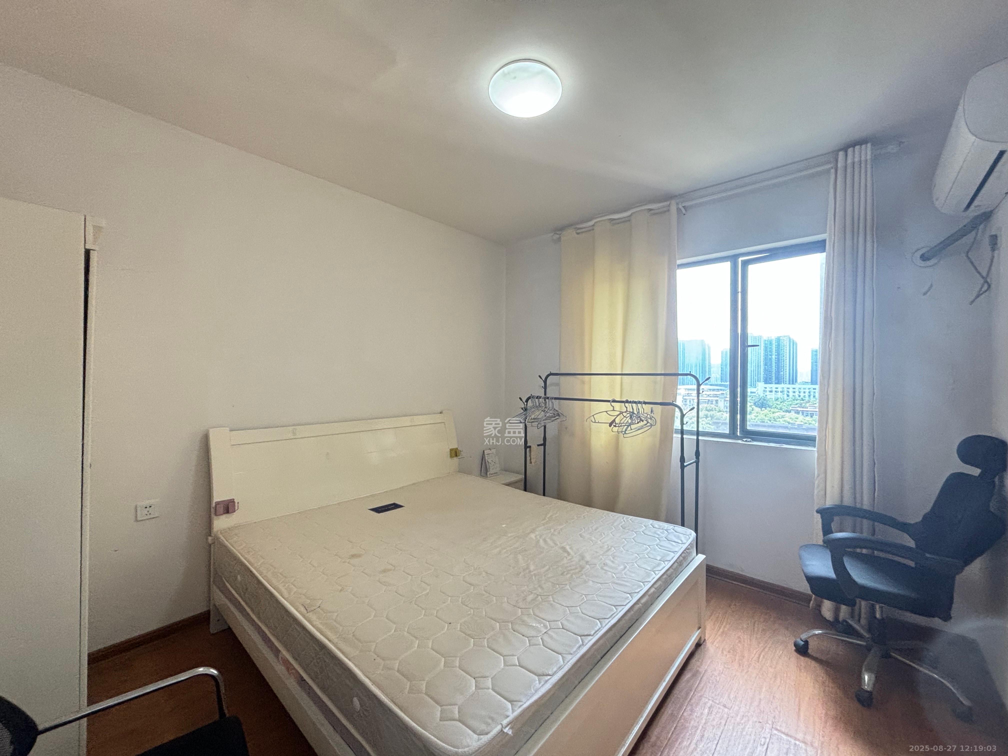 荣盛花语书苑 3室2厅2卫 2700.0元/月 荣盛花语书苑 3室2厅2卫 2700.0元/月室内图