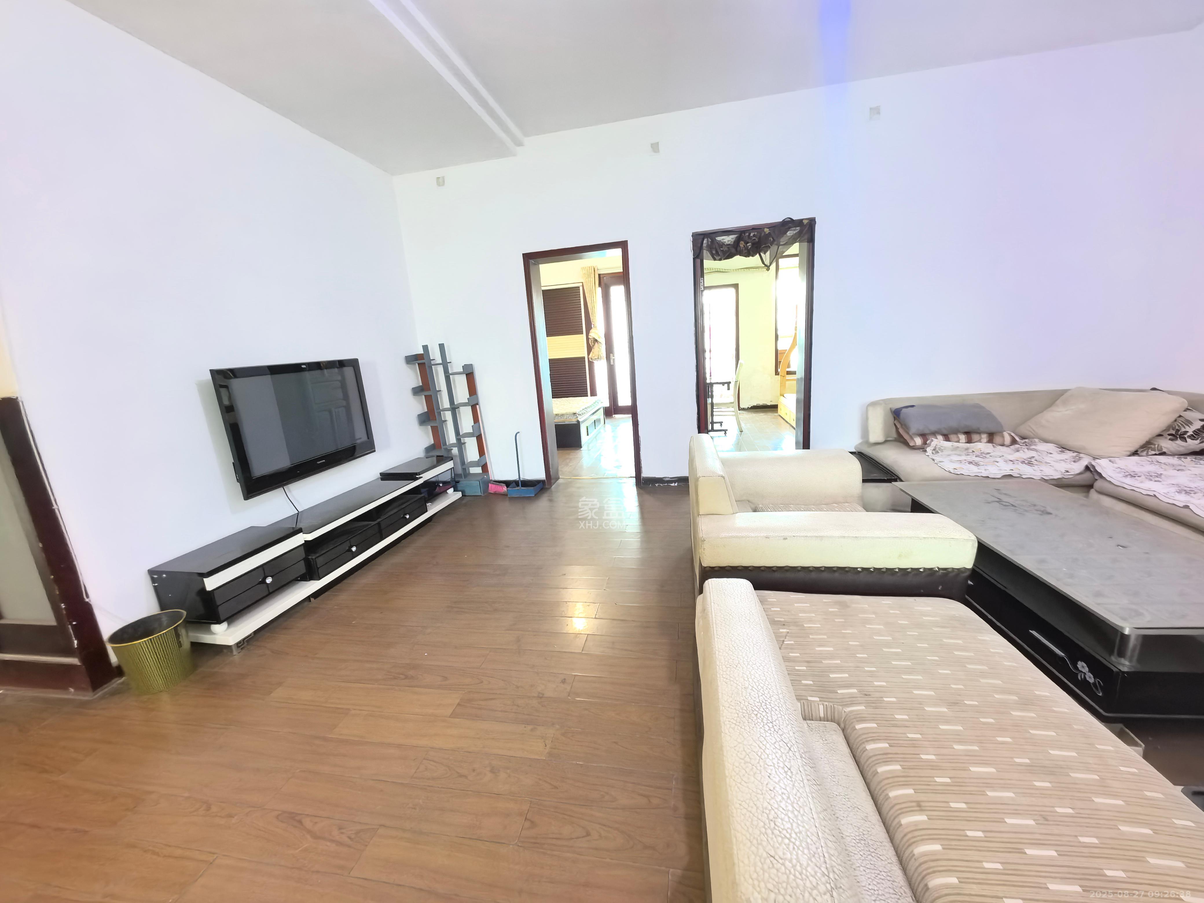 中南汽车世界 3室2厅1卫 1100.0元/月 中南汽车世界 3室2厅1卫 1100.0元/月室内图