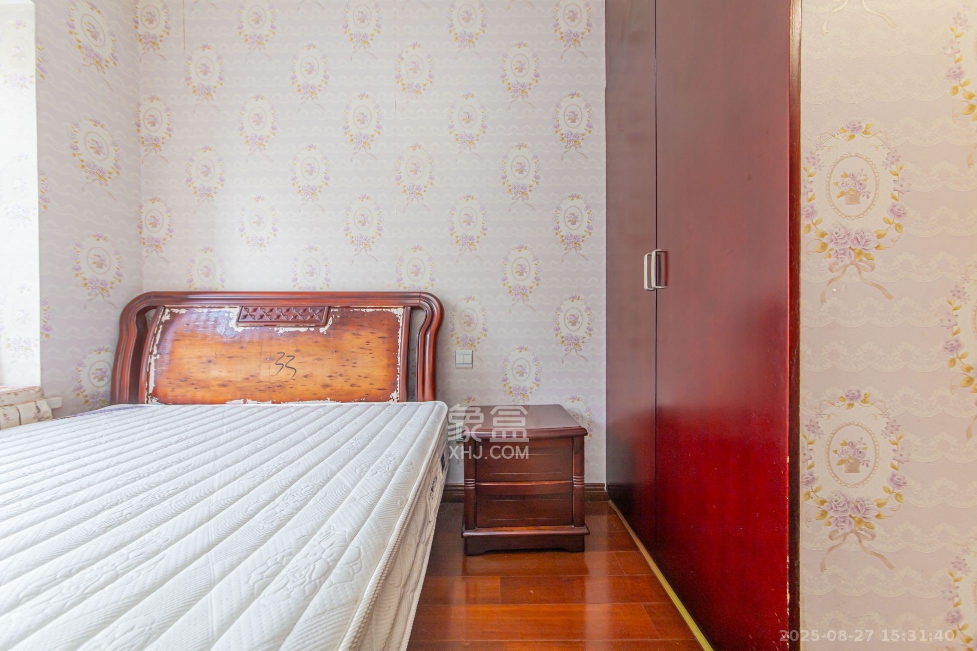 华天苑  3室2厅1卫    2400.0元/月室内图