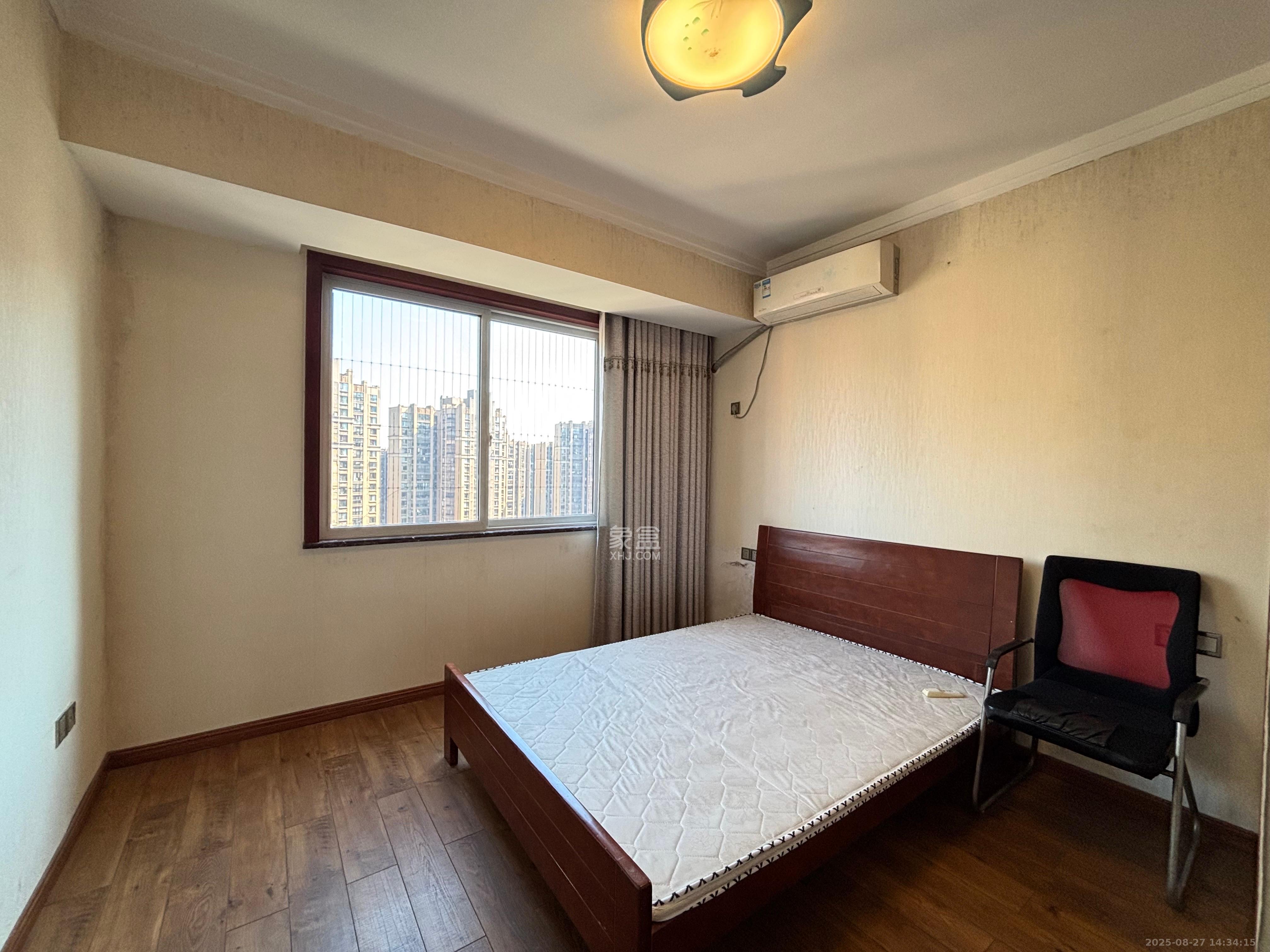 筑梦佳园 4室2厅2卫 2300.0元/月 筑梦佳园 4室2厅2卫 2300.0元/月室内图