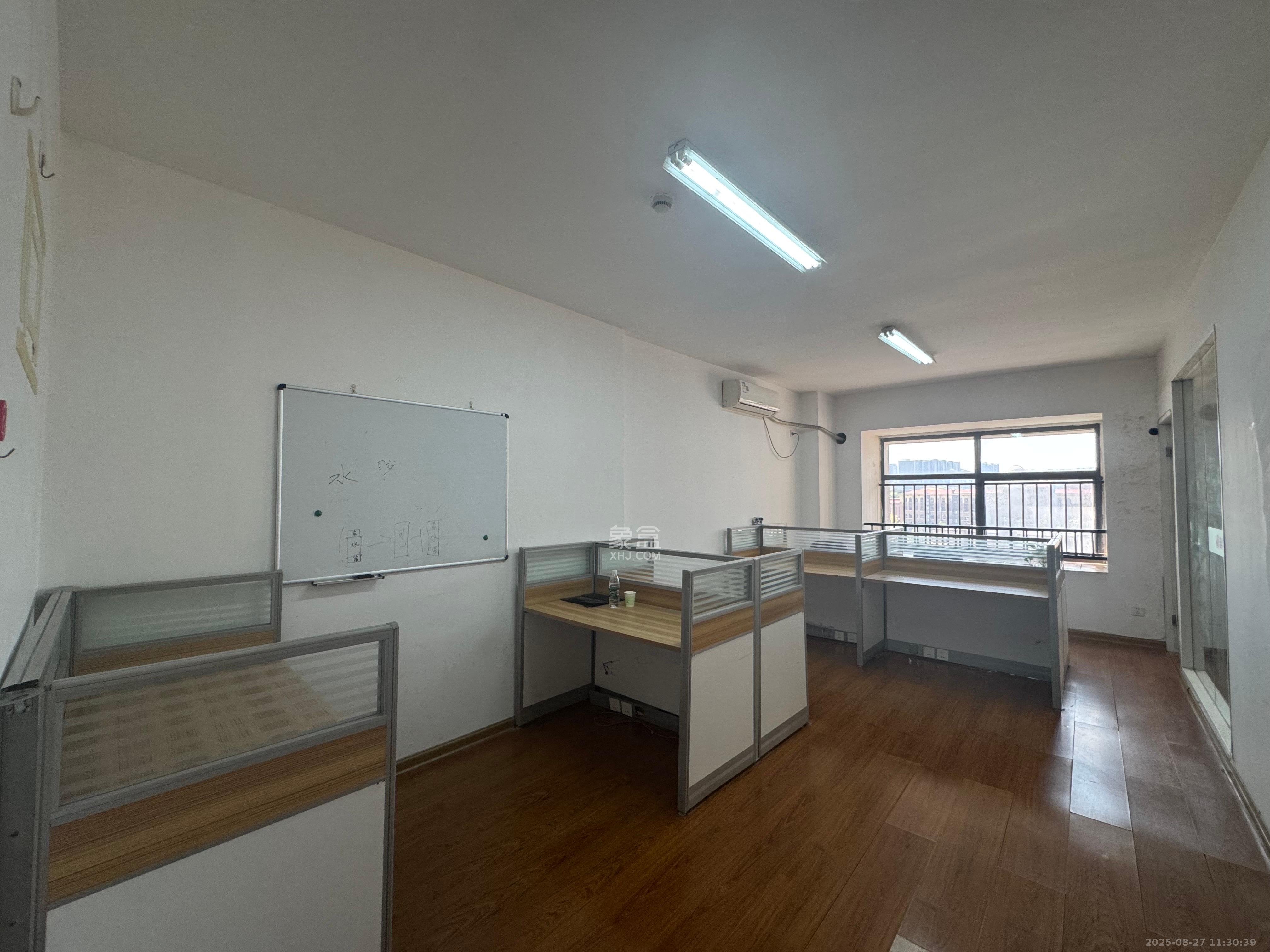 蓝湾国际广场 1室0厅0卫 3600.0元/月 蓝湾国际广场 1室0厅0卫 3600.0元/月室内图