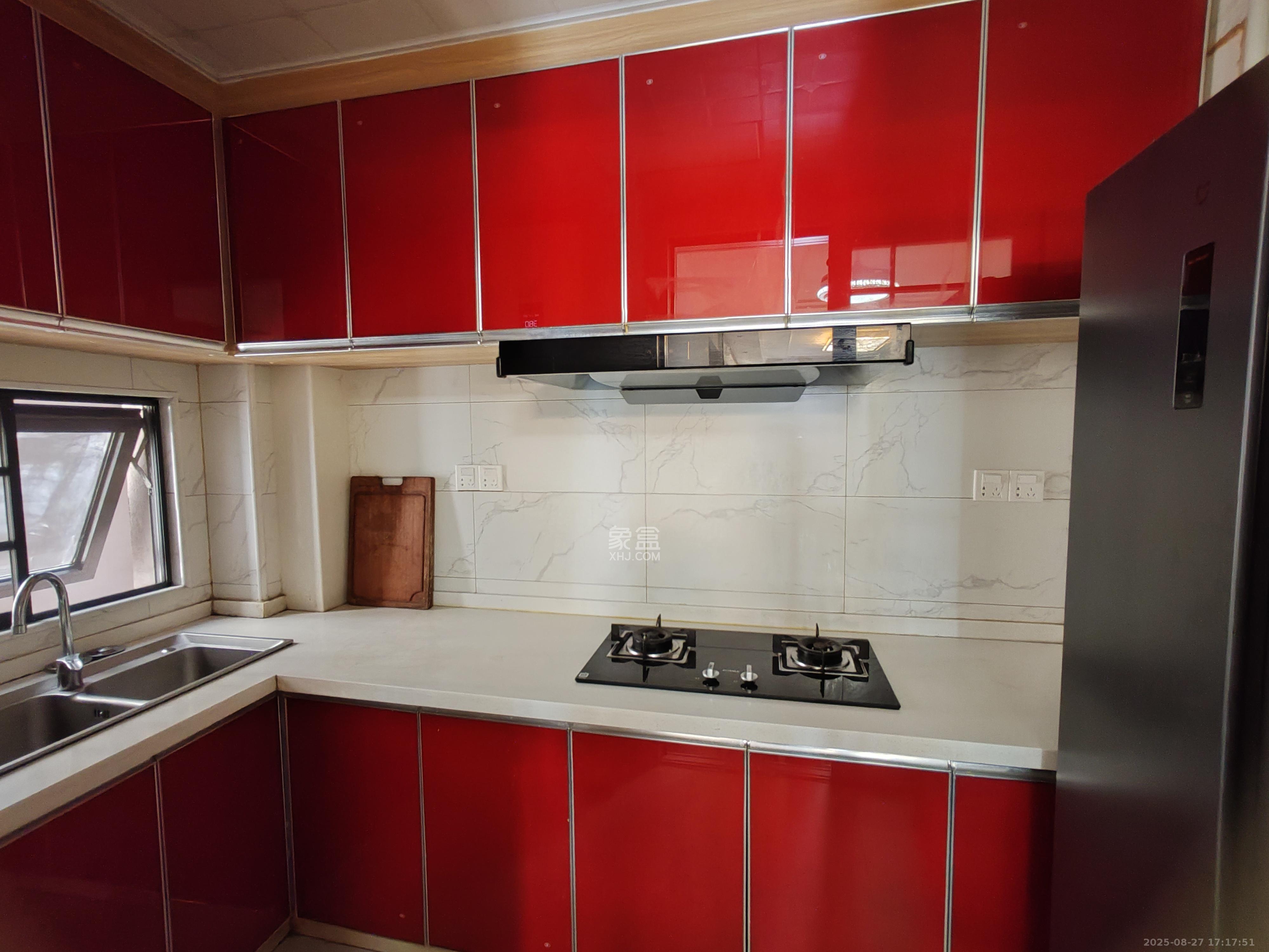 汇金城/嘉华城二期 3室2厅2卫 2900.0元/月 汇金城/嘉华城二期 3室2厅2卫 2900.0元/月室内图