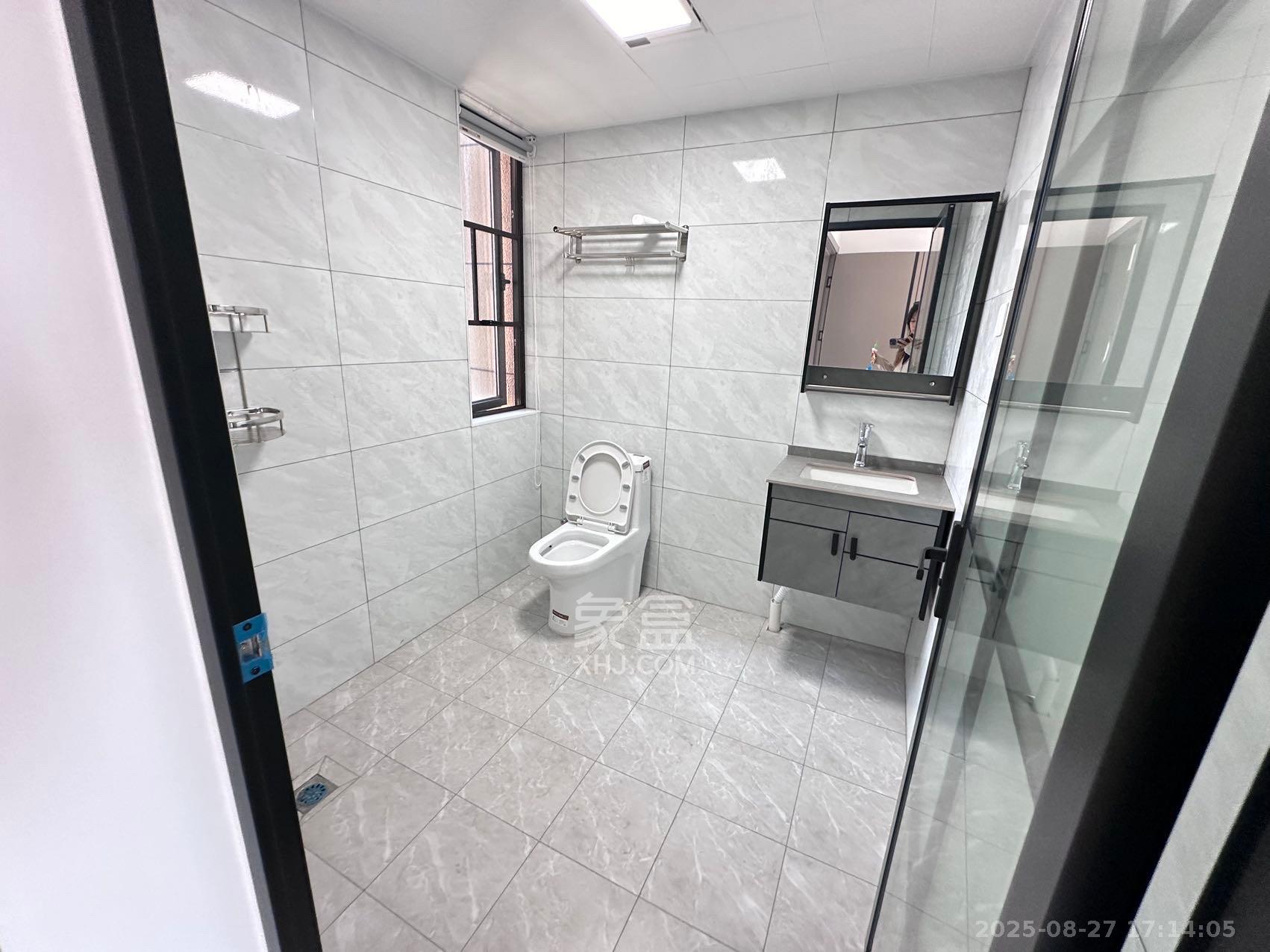 长房明宸府  3室2厅2卫    2200.0元/月 长房明宸府  3室2厅2卫    2200.0元/月室内图