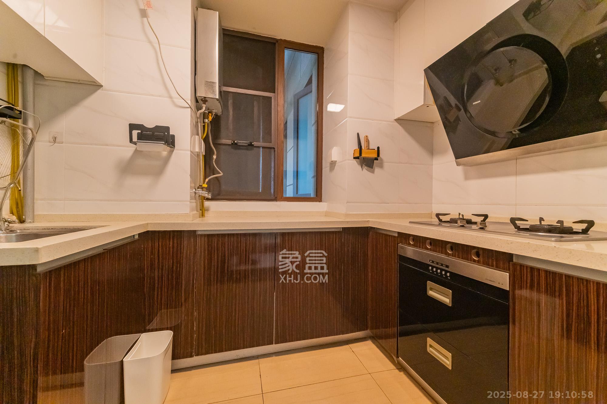 碧桂园中央花园  3室2厅2卫    78.0万 碧桂园中央花园  3室2厅2卫    78.0万厨房