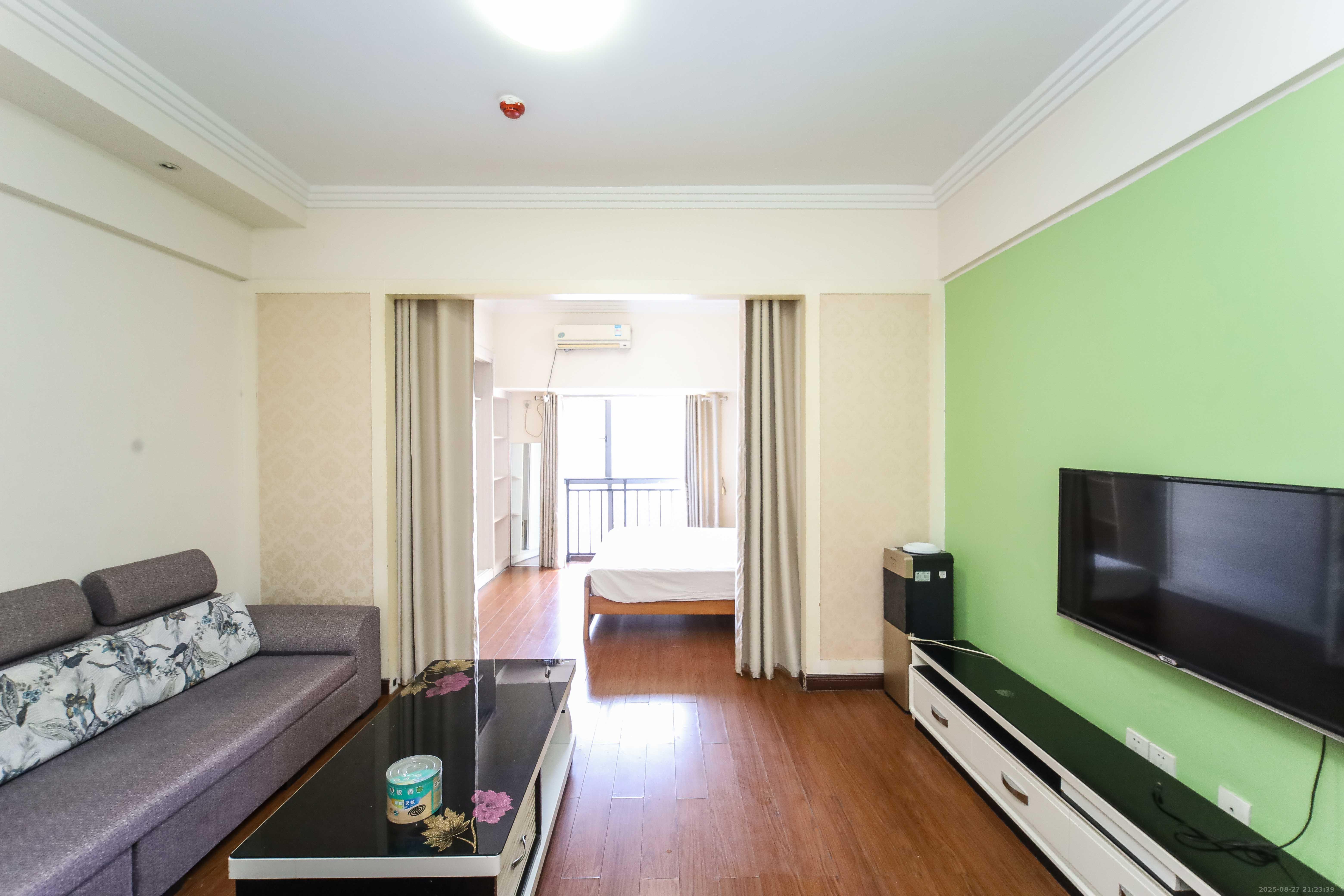 西子一间 1室1厅1卫 33.8万 西子一间 1室1厅1卫 33.8万客厅