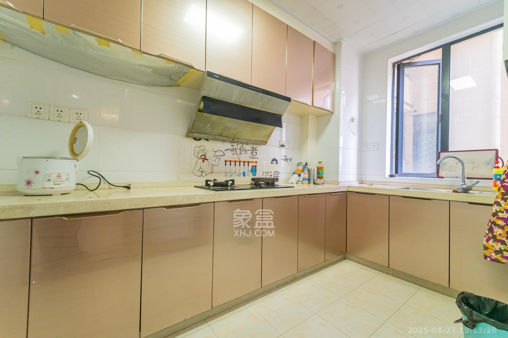 蓝山郡  4室2厅2卫    89.8万 蓝山郡  4室2厅2卫    89.8万厨房