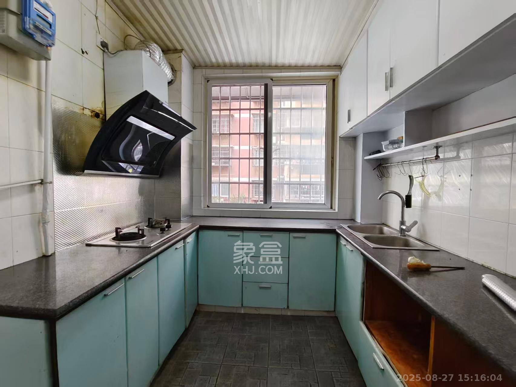 新桥小区  3室2厅2卫    2200.0元/月室内图