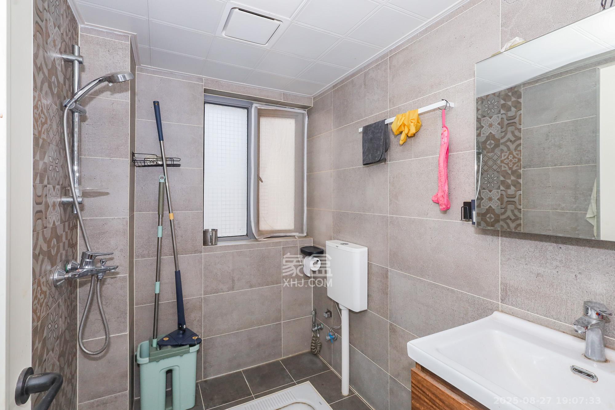 八方小区C区  1室0厅0卫    435.0万卫生间