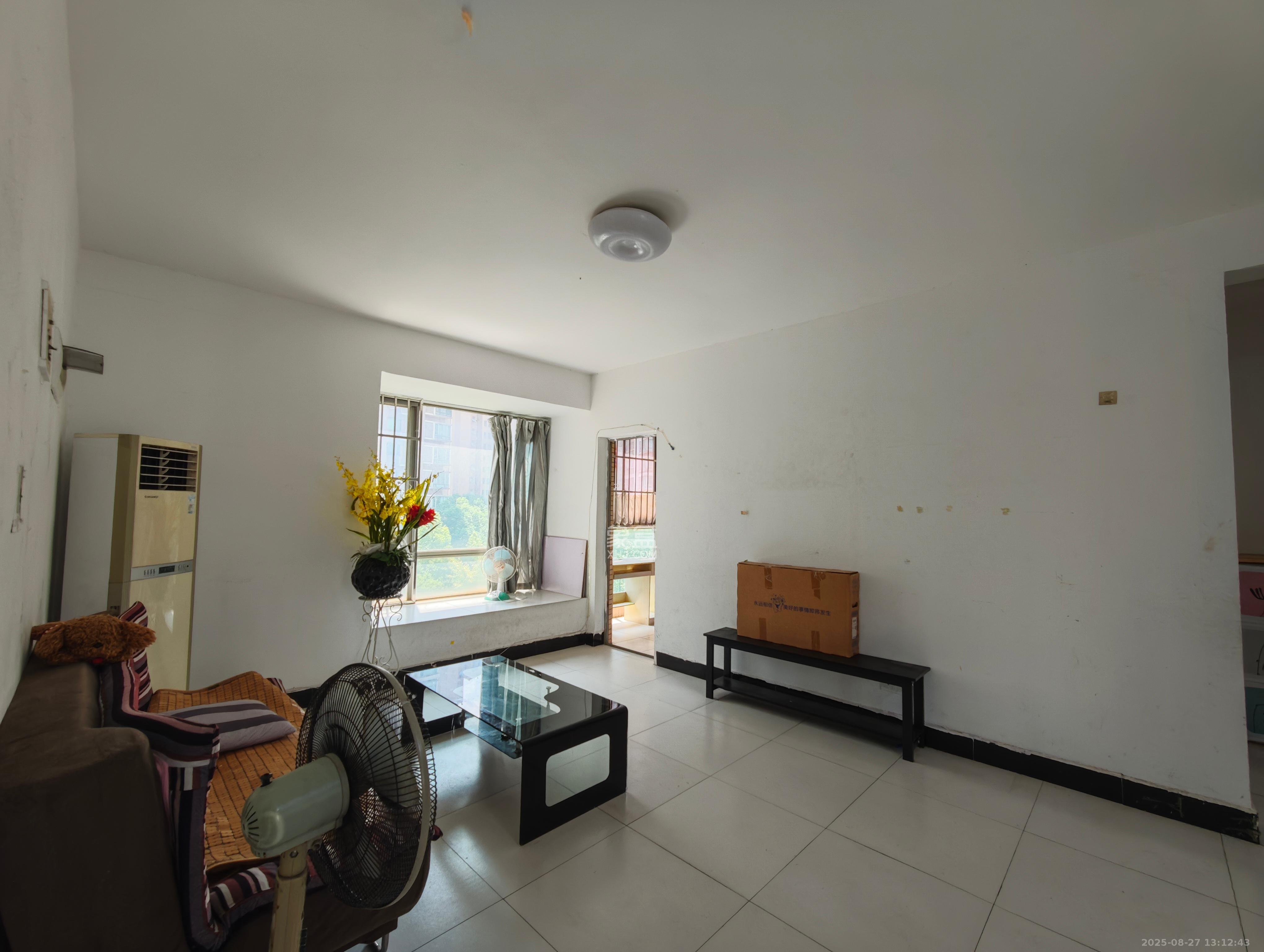 新城新世界一二三期 2室1厅1卫 2000.0元/月 新城新世界一二三期 2室1厅1卫 2000.0元/月室内图