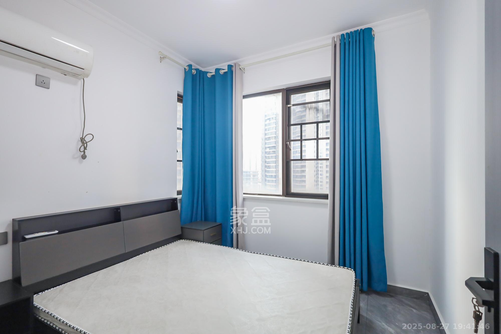 保利西海岸A区  4室2厅2卫    208.0万卧室