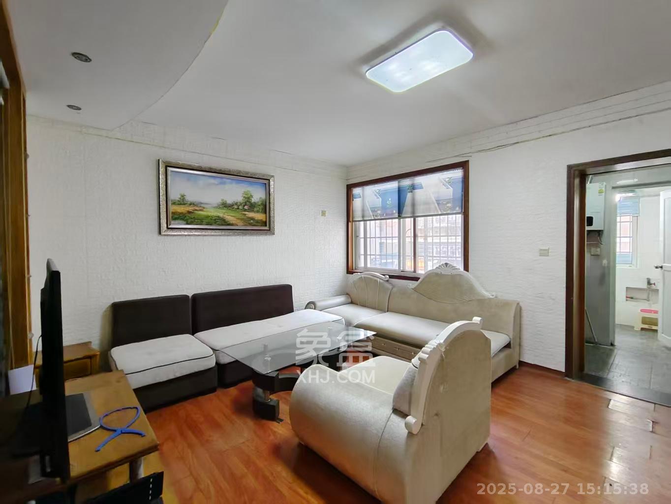 新桥小区  3室2厅2卫    2200.0元/月室内图