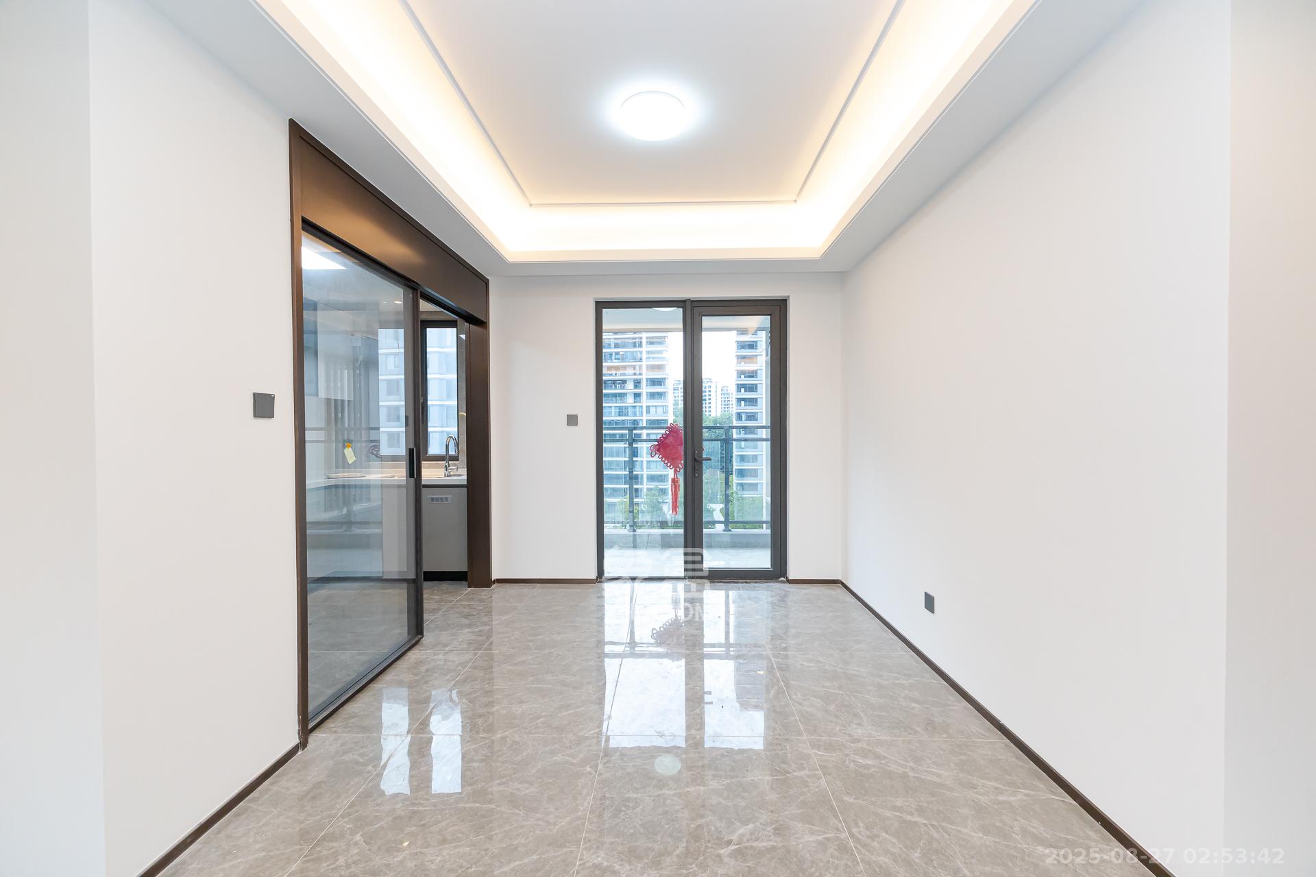 新城观山印  4室2厅2卫    186.0万客厅