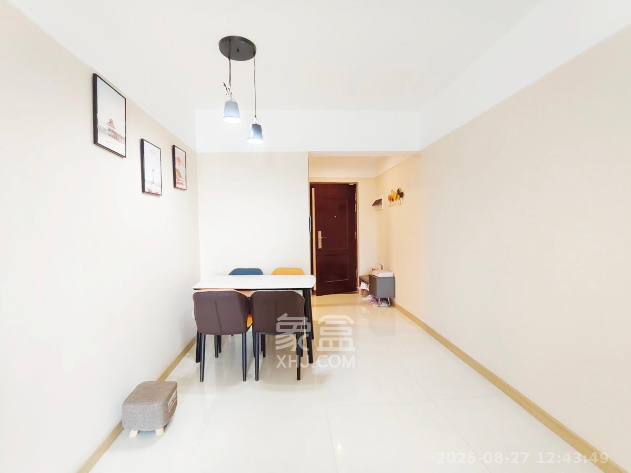 雅居乐依云小镇 2室2厅1卫 45.8万 雅居乐依云小镇 2室2厅1卫 45.8万客厅