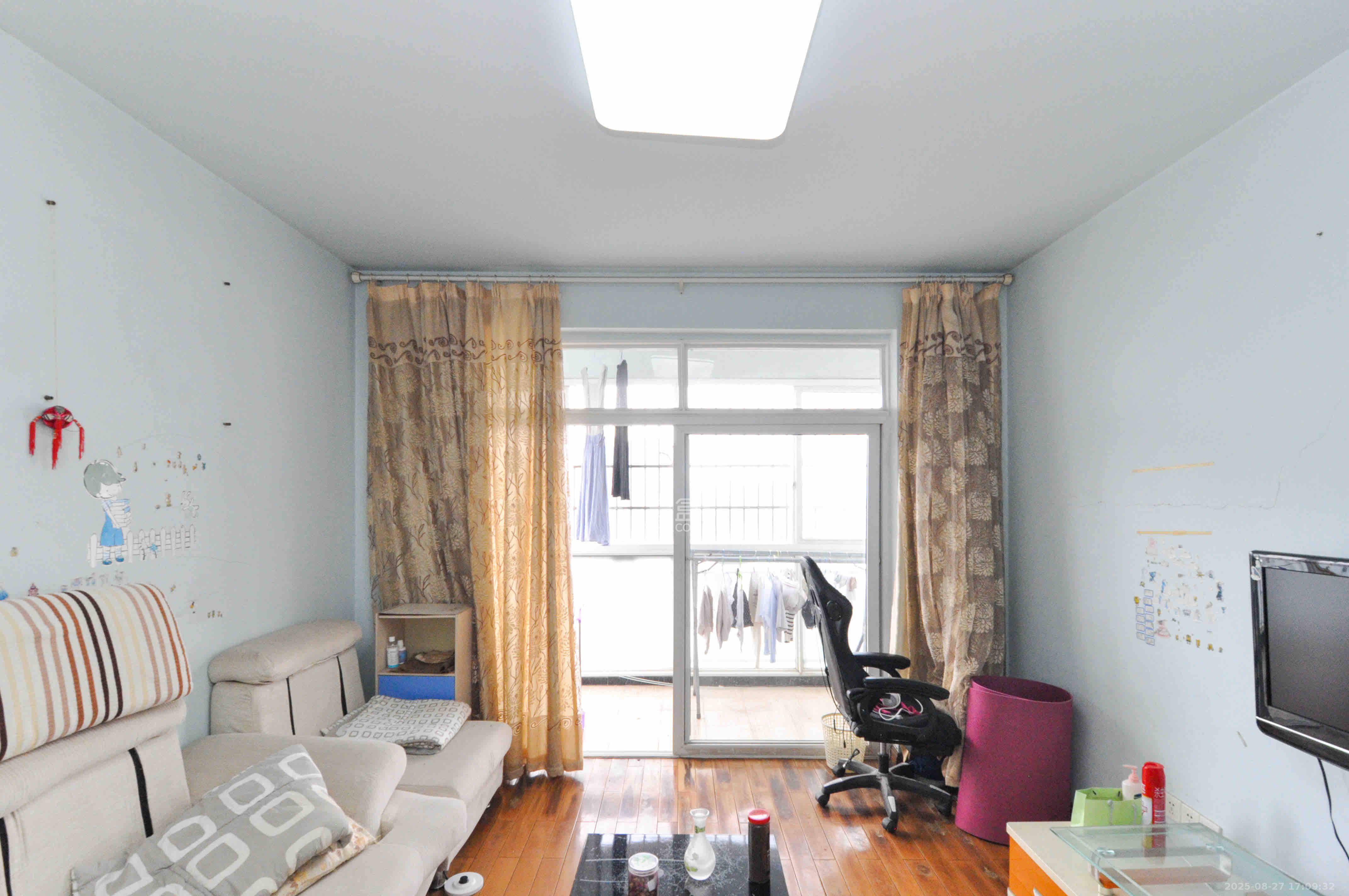 嘉逸名庭  2室2厅1卫    2400.0元/月 嘉逸名庭  2室2厅1卫    2400.0元/月室内图