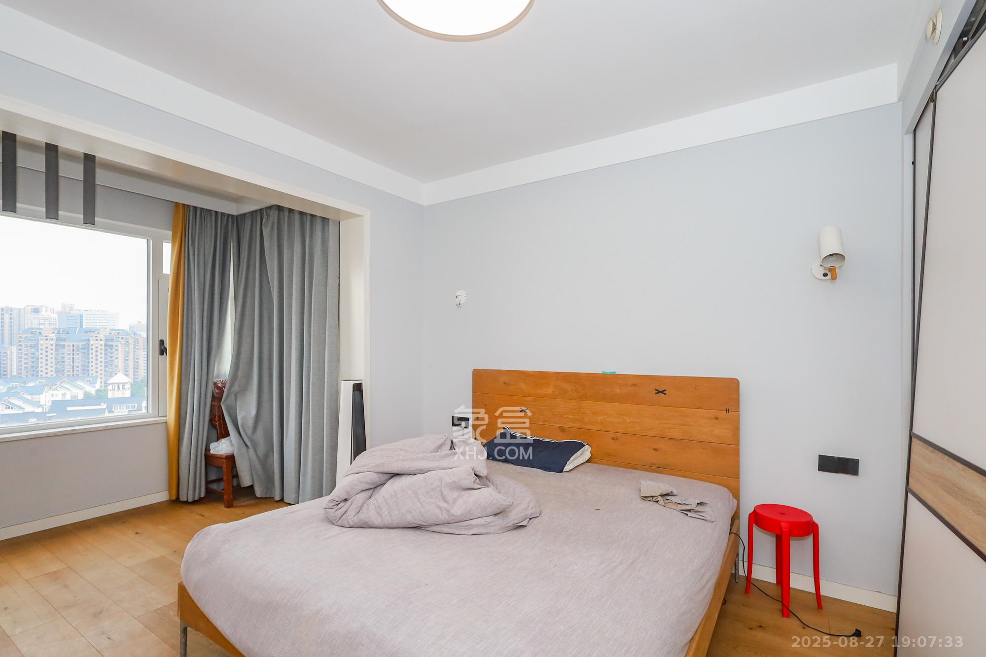 八方小区C区  1室0厅0卫    435.0万卧室