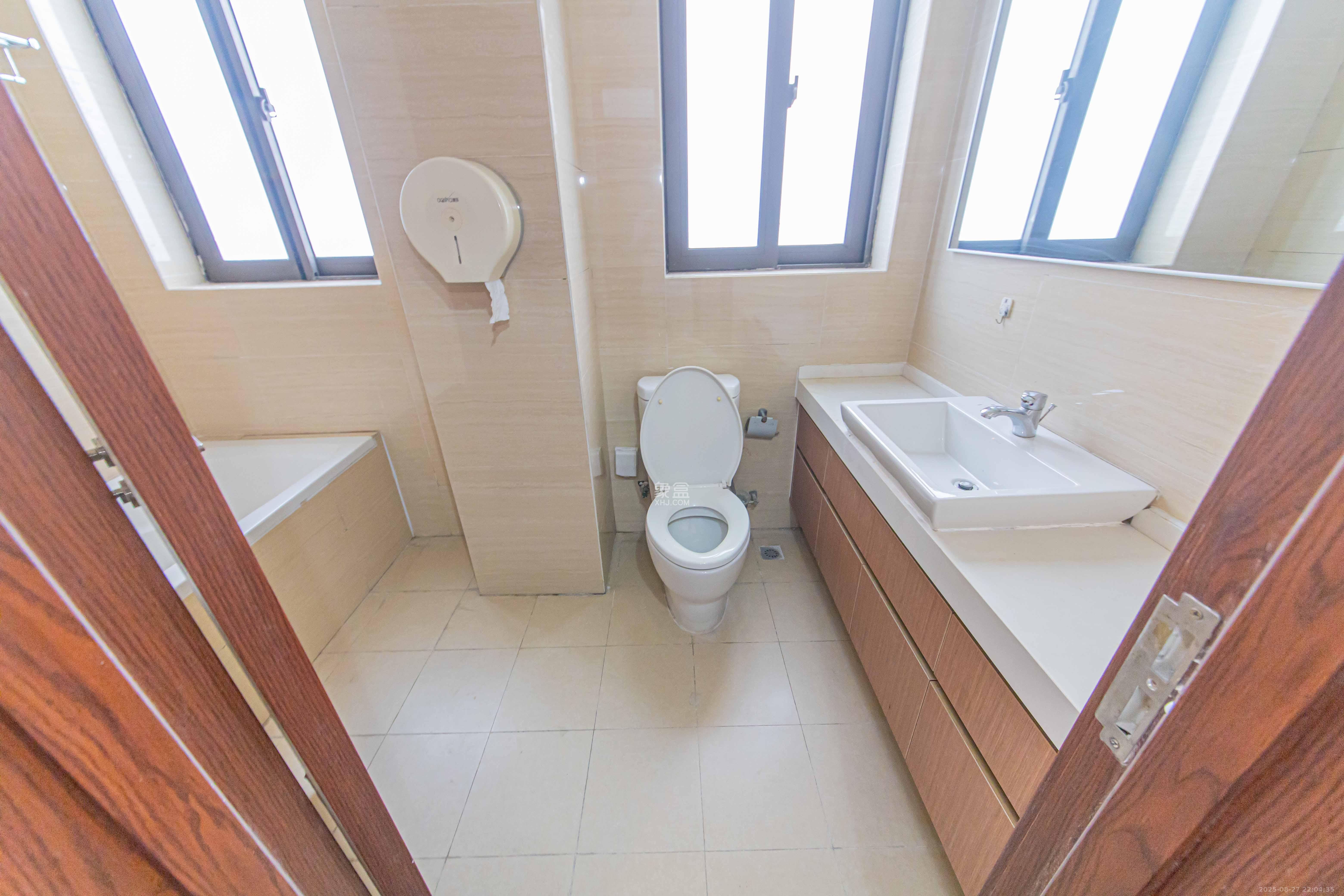 绿地公馆(绿地名邸)  4室2厅3卫    205.0万 绿地公馆(绿地名邸)  4室2厅3卫    205.0万卫生间