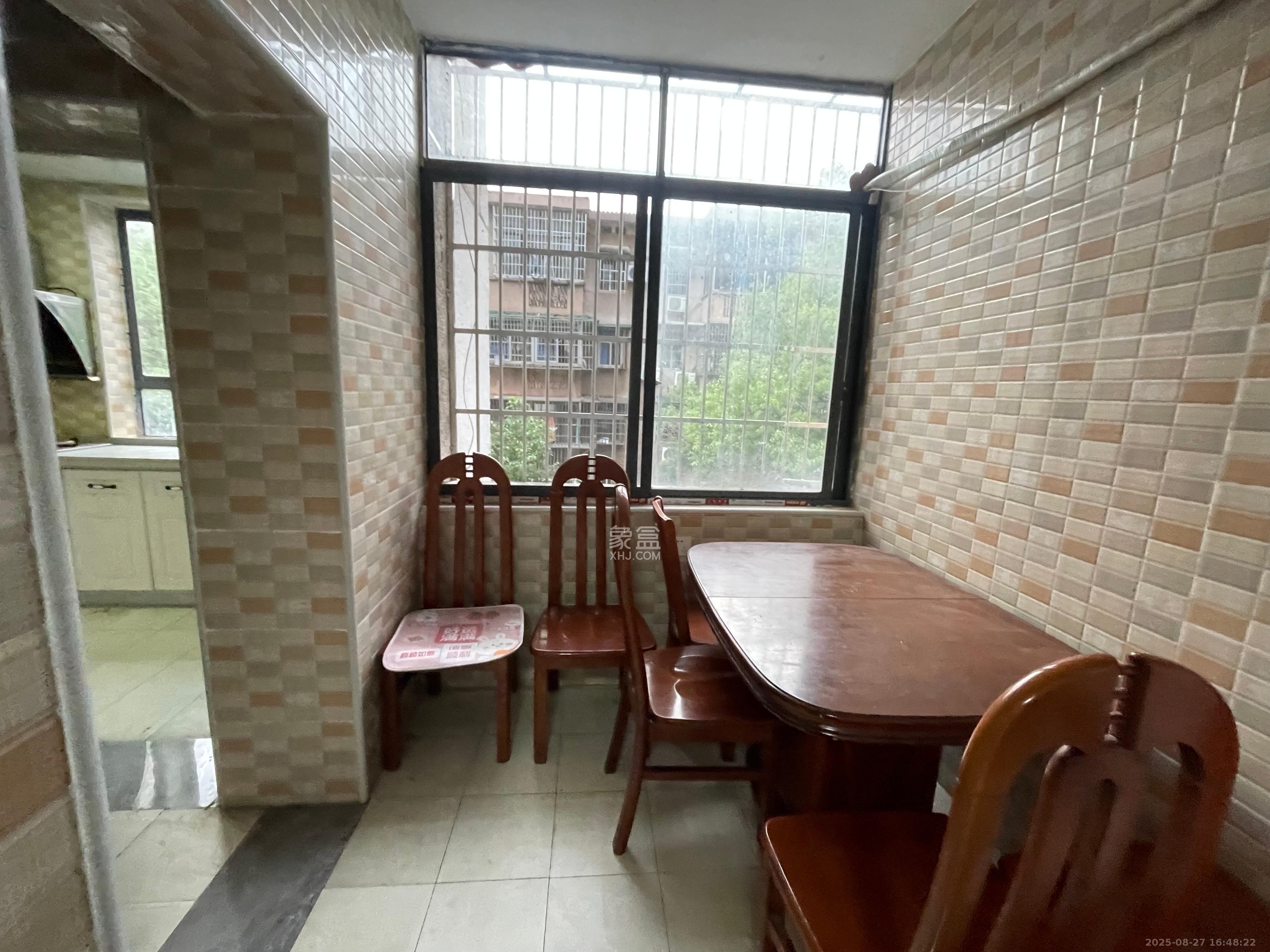 桂花二村  2室1厅1卫    1800.0元/月 桂花二村  2室1厅1卫    1800.0元/月室内图