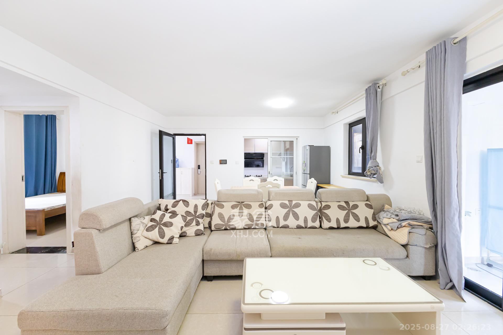 时代倾城三期  3室2厅1卫    92.8万 时代倾城三期  3室2厅1卫    92.8万客厅