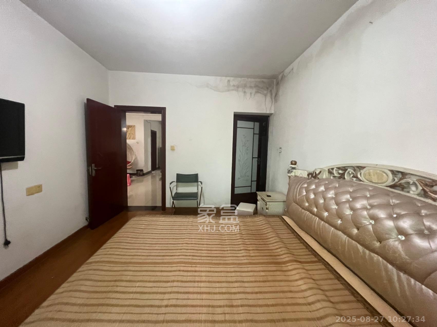 中南汽车世界 3室2厅2卫 1400.0元/月 中南汽车世界 3室2厅2卫 1400.0元/月室内图