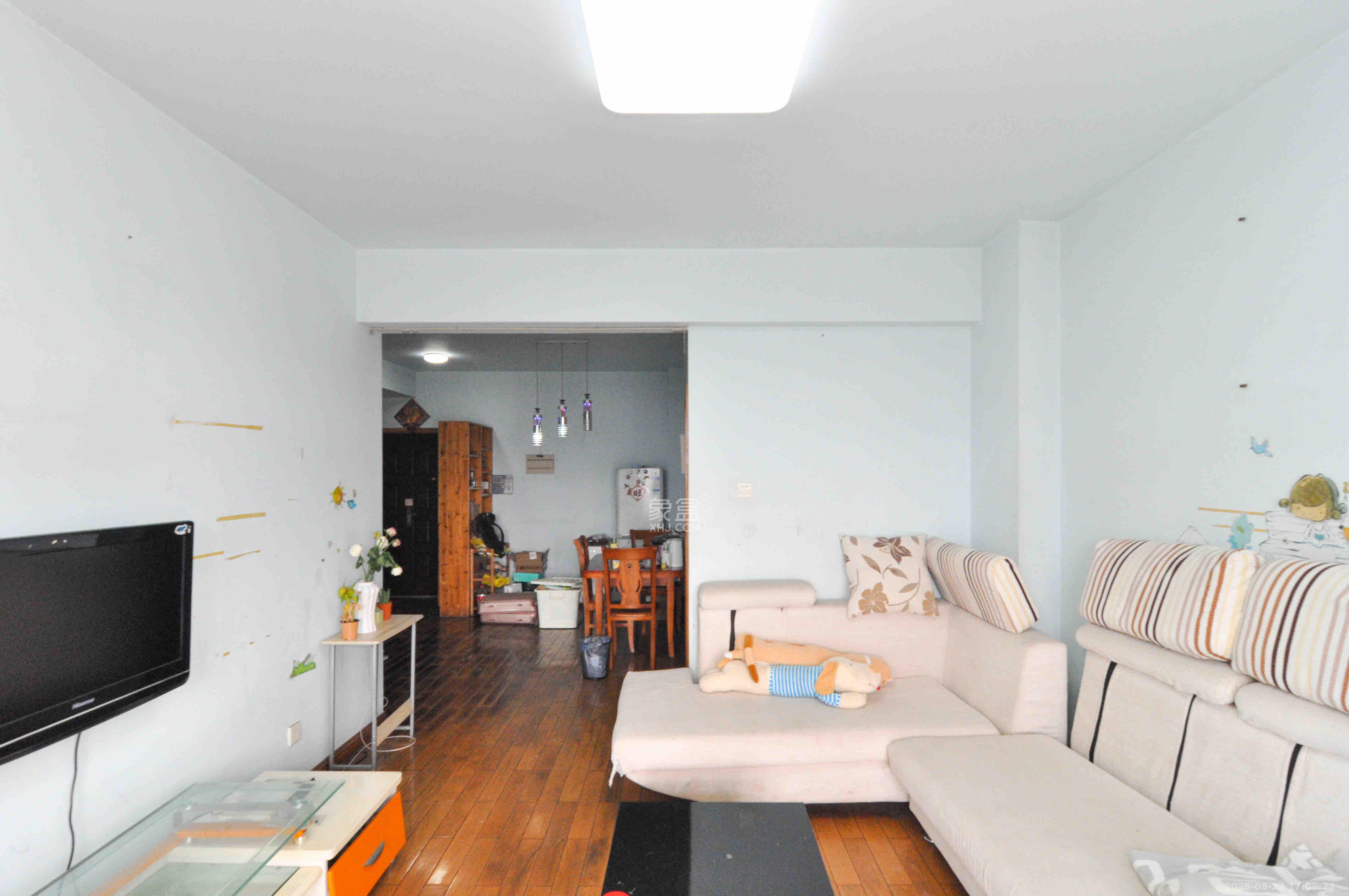 嘉逸名庭  2室2厅1卫    2400.0元/月 嘉逸名庭  2室2厅1卫    2400.0元/月室内图