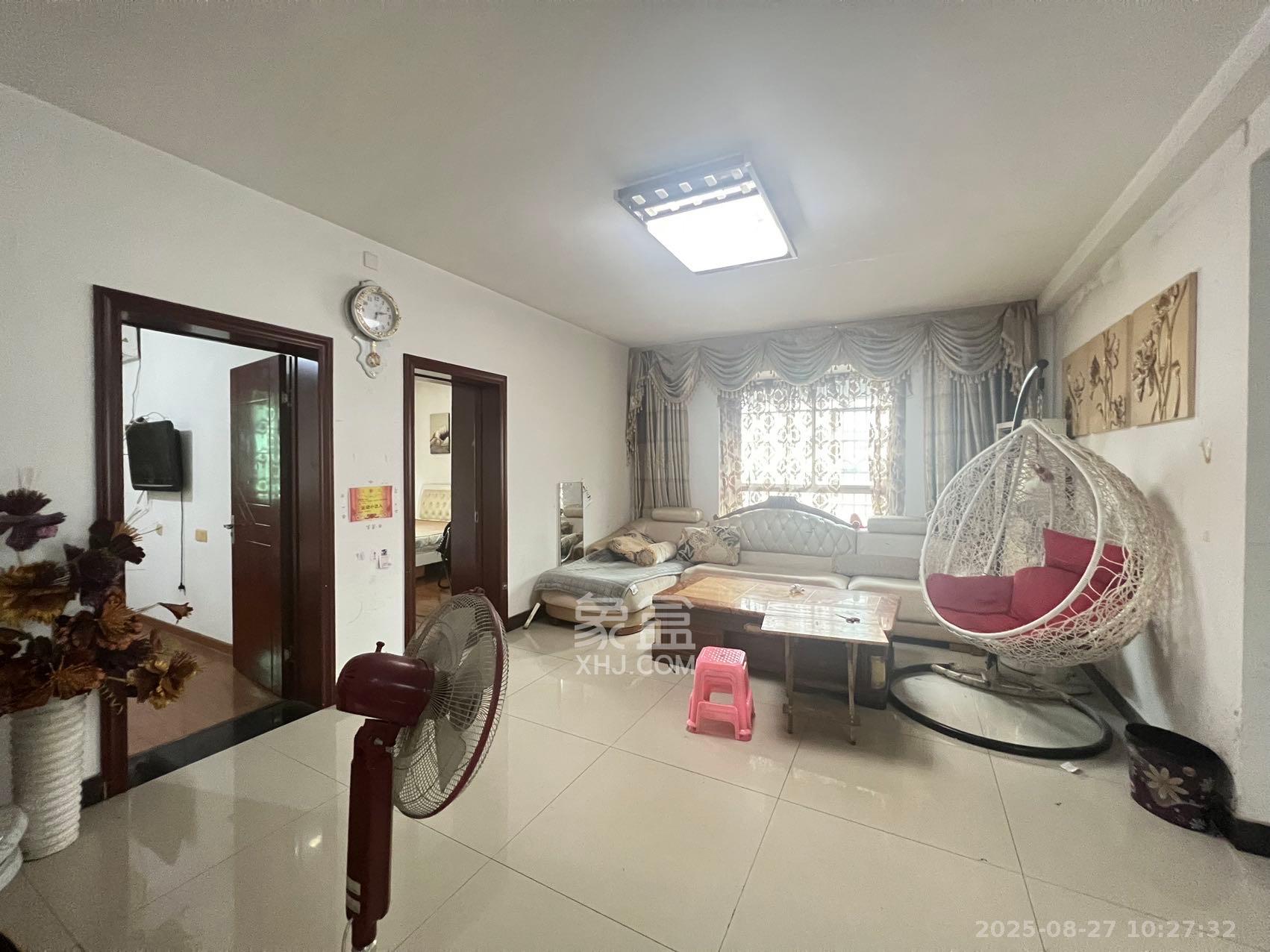 中南汽车世界 3室2厅2卫 1400.0元/月 中南汽车世界 3室2厅2卫 1400.0元/月室内图