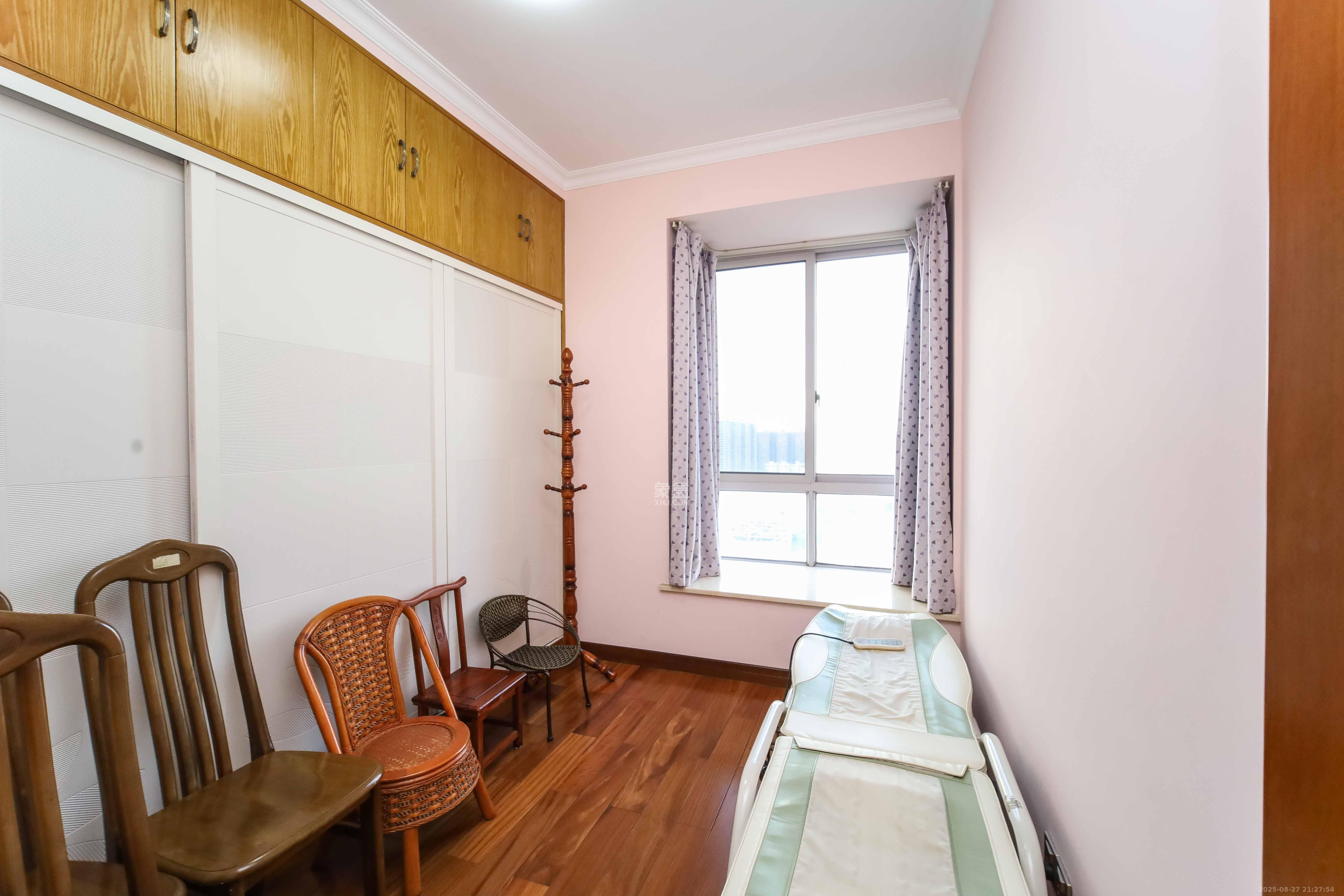 崇文阁(省教育厅宿舍) 4室2厅2卫 130.0万 崇文阁(省教育厅宿舍) 4室2厅2卫 130.0万卧室