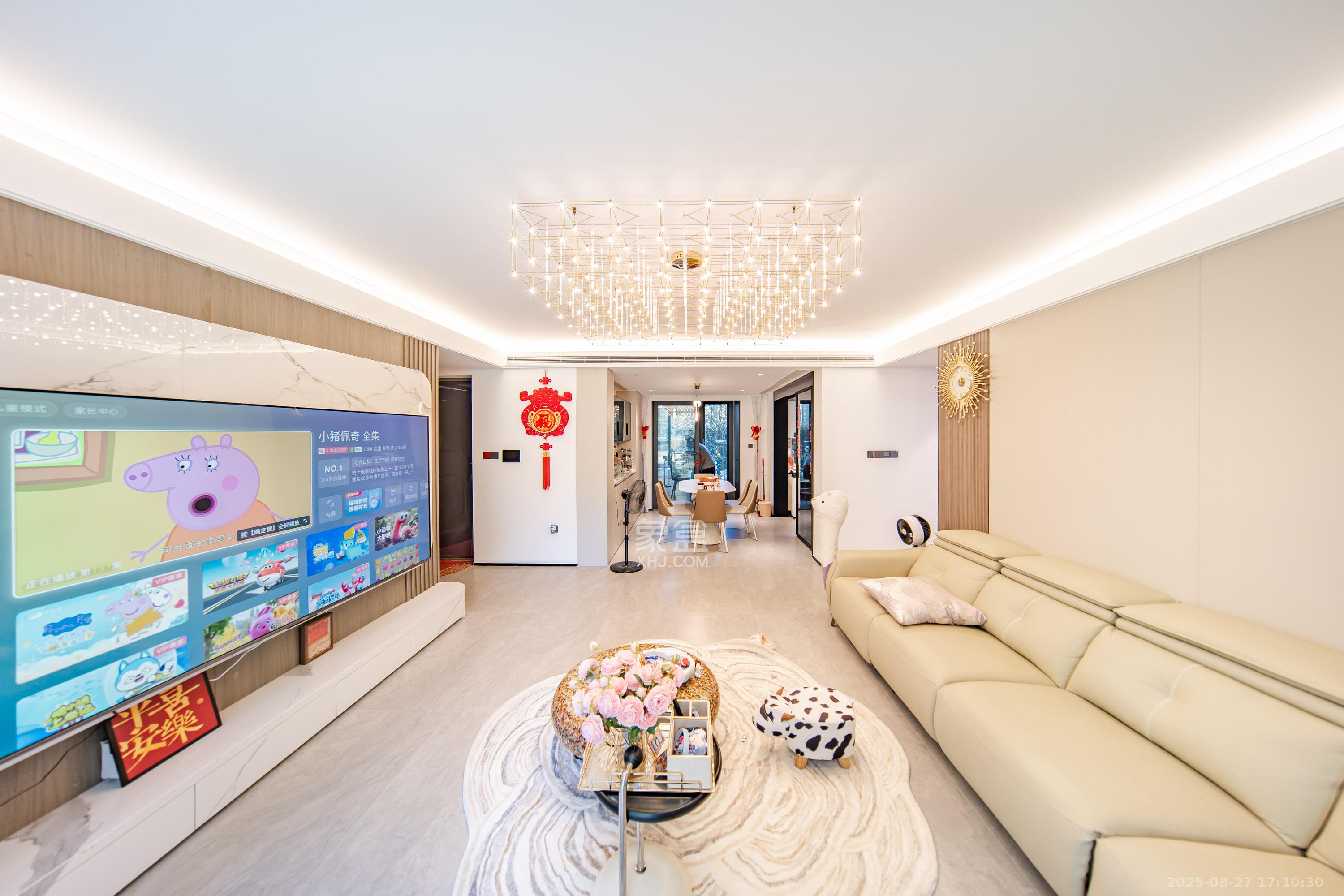 华润置地润樾府 4室2厅2卫 200.0万 华润置地润樾府 4室2厅2卫 200.0万客厅