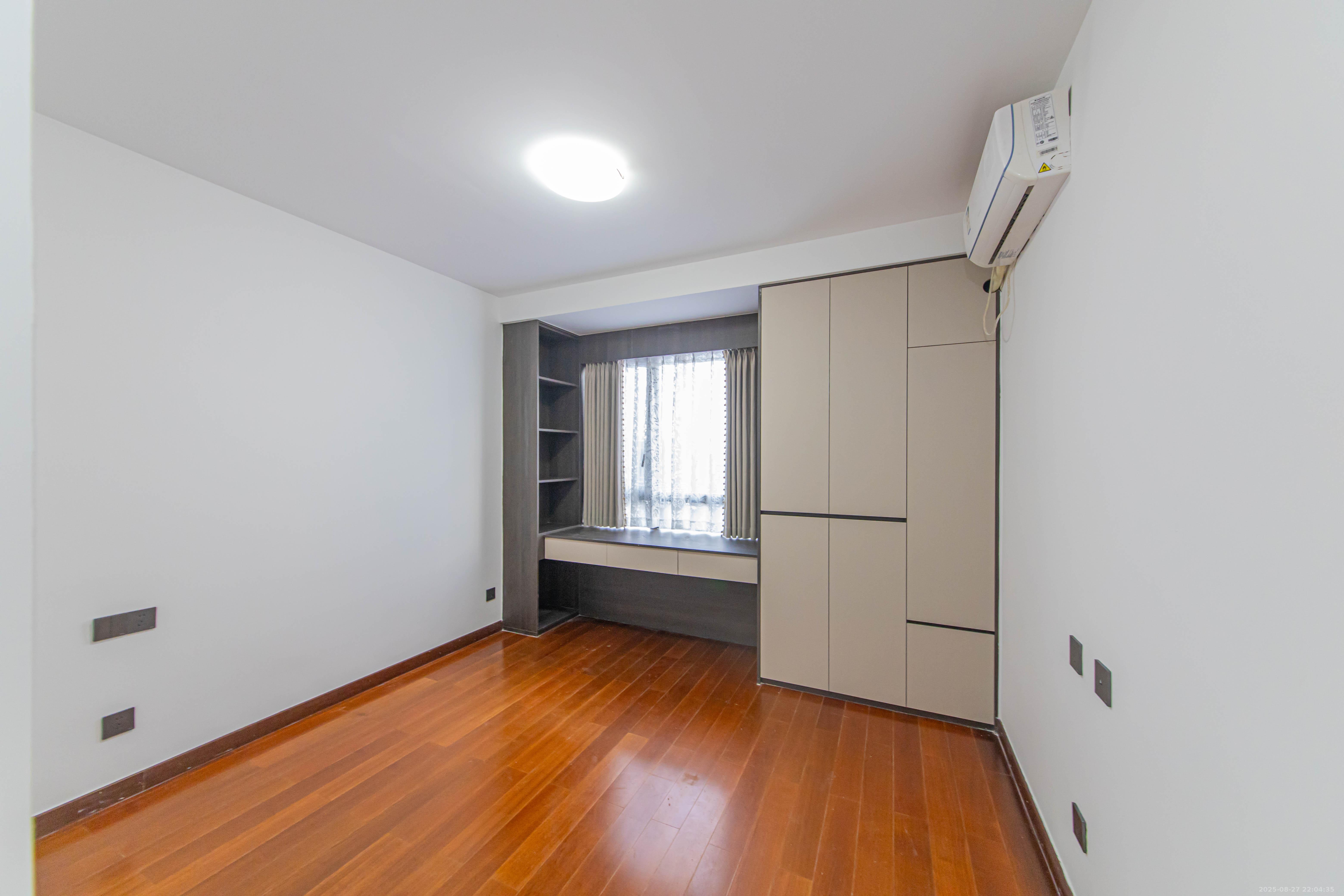 绿地公馆(绿地名邸)  4室2厅3卫    205.0万 绿地公馆(绿地名邸)  4室2厅3卫    205.0万卧室