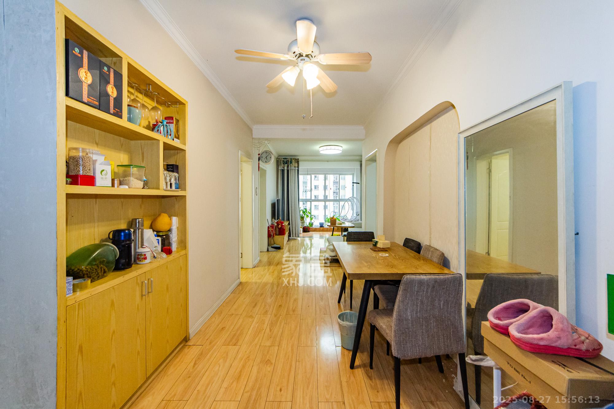 万国城(当代满庭春MOMA)三期  3室2厅2卫    2000.0元/月 万国城(当代满庭春MOMA)三期  3室2厅2卫    2000.0元/月室内图