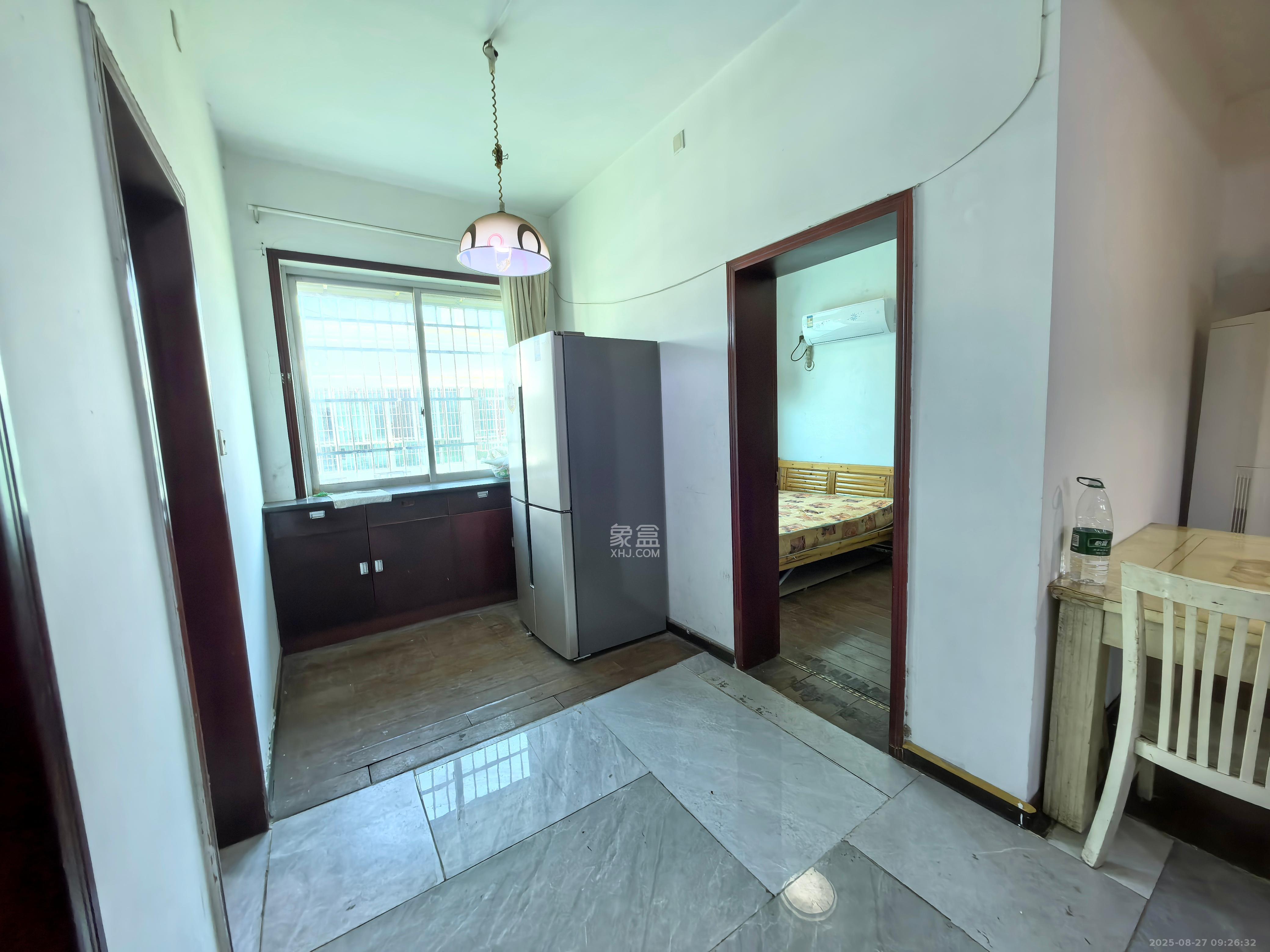 中南汽车世界  3室2厅1卫    1100.0元/月室内图