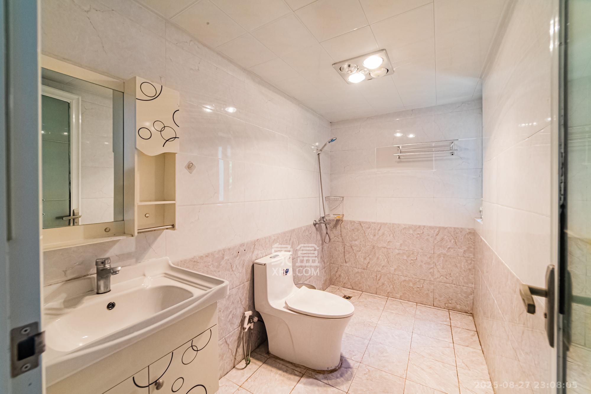 北辰三角洲E4区  4室2厅2卫    158.0万 北辰三角洲E4区  4室2厅2卫    158.0万卫生间